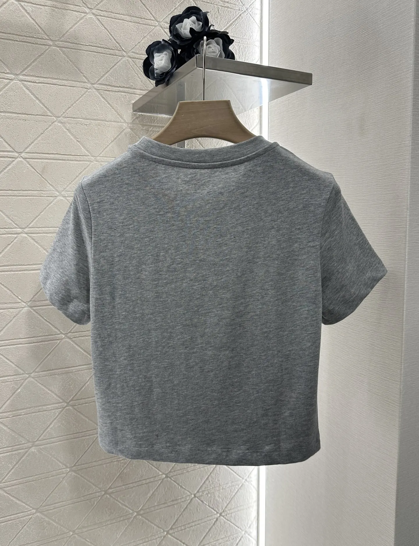Women's 100% Cotton Cropped Tee: Featherlight & Breathable with Textured Hand Feel, Anti-Pilling Summer Essential SS 2025
Women's 100% Cotton Cropped Tee: Featherlight & Breathable with Textured Hand Feel, Anti-Pilling Summer Essential SS 2025