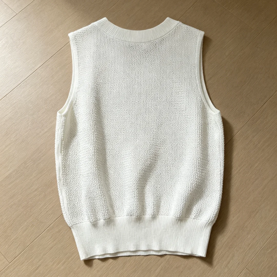 Women's Knitted Sweater V-Neck Sleeveless Top Comfortable Yarn Material Versatile Fashion
Women's Knitted Sweater V-Neck Sleeveless Top Comfortable Yarn Material Versatile Fashion