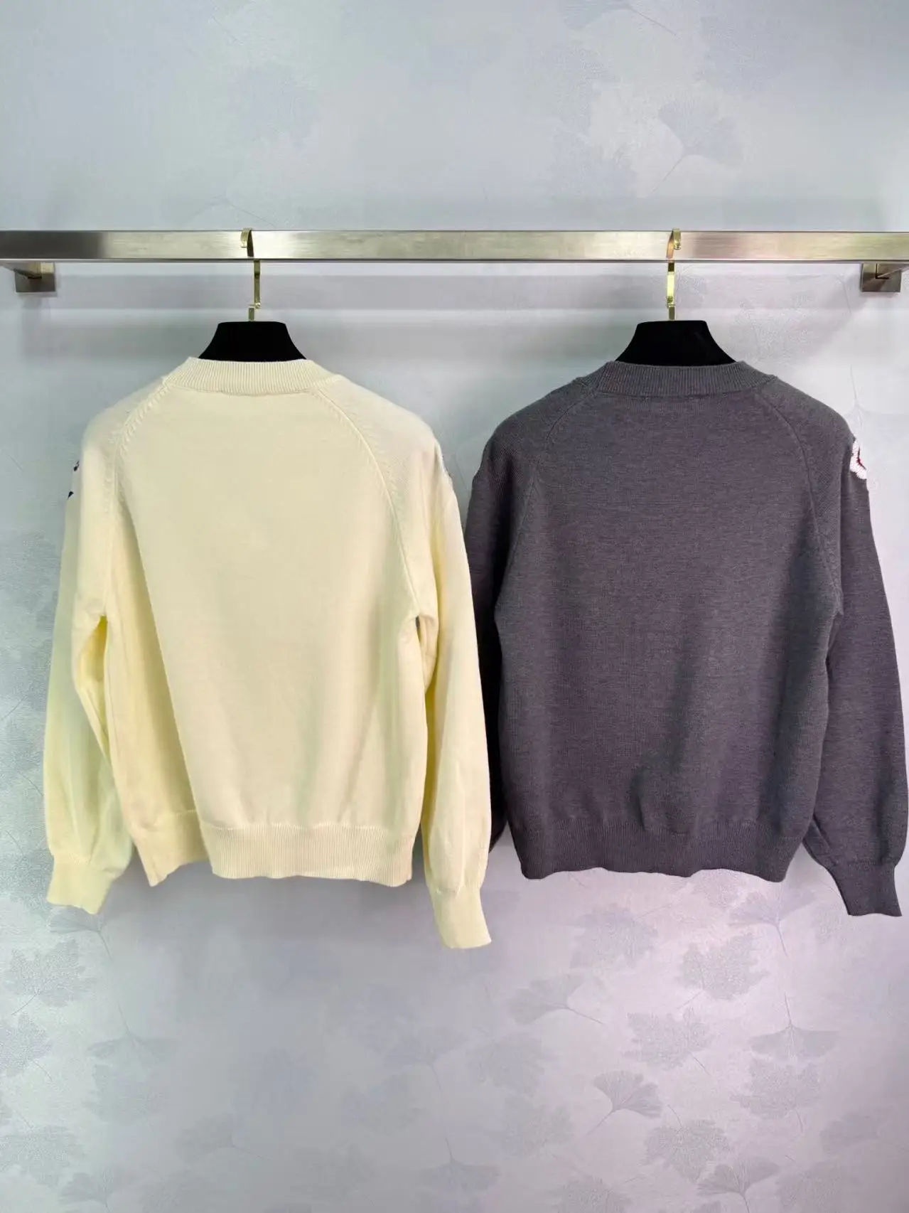 Осень 2025 г., новый топ с вышивкой, изысканная толстовка с круглым вырезом и вышивкой цветов, дизайн 28
Осень 2025 г., новый топ с вышивкой, изысканная толстовка с круглым вырезом и вышивкой цветов, дизайн 28