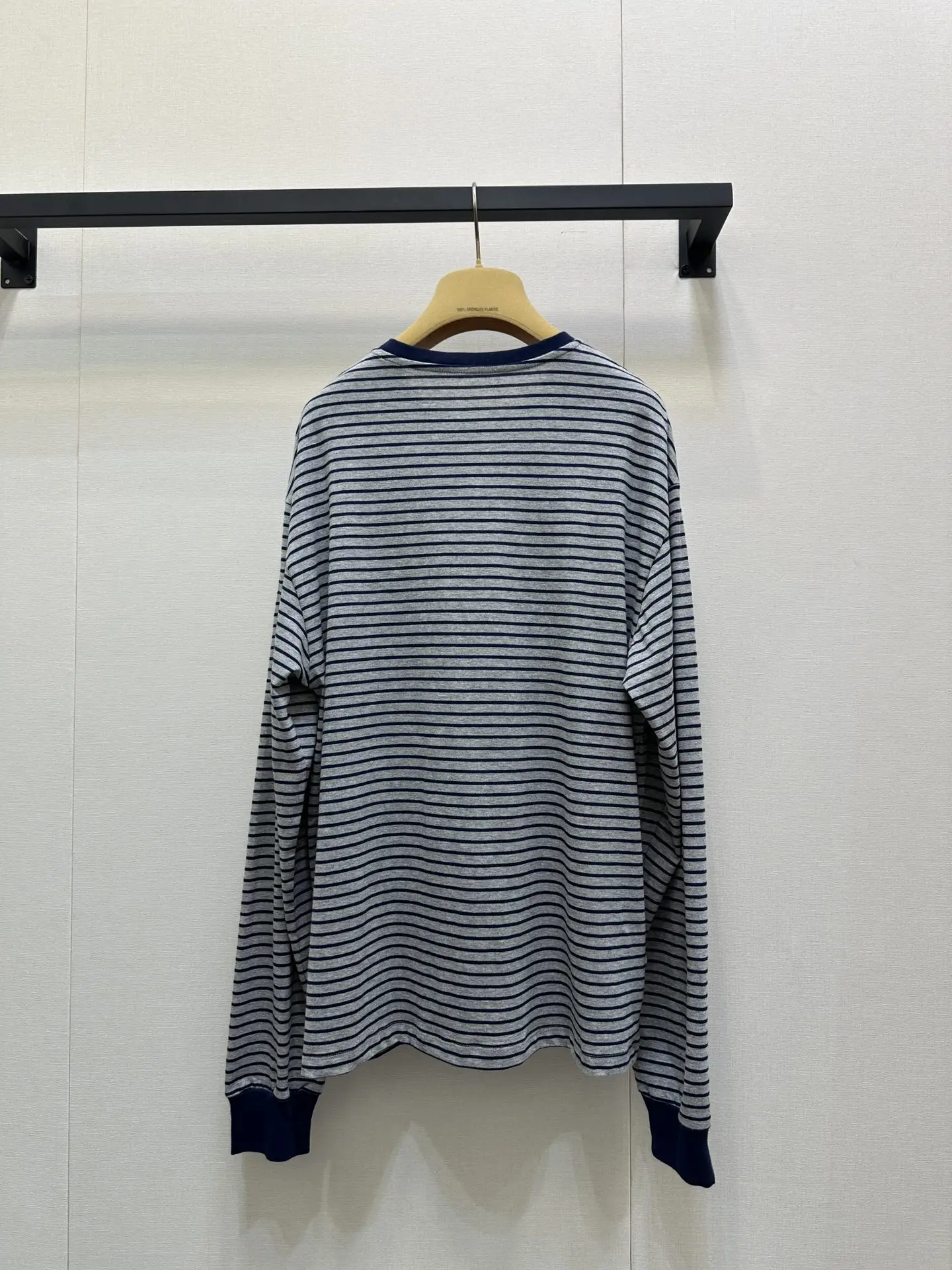 2025 New and Fashionable High Quality Ribbed Three-dimensional Cut Striped Semi-zipper Cashmere Polo Shirt
2025 New and Fashionable High Quality Ribbed Three-dimensional Cut Striped Semi-zipper Cashmere Polo Shirt