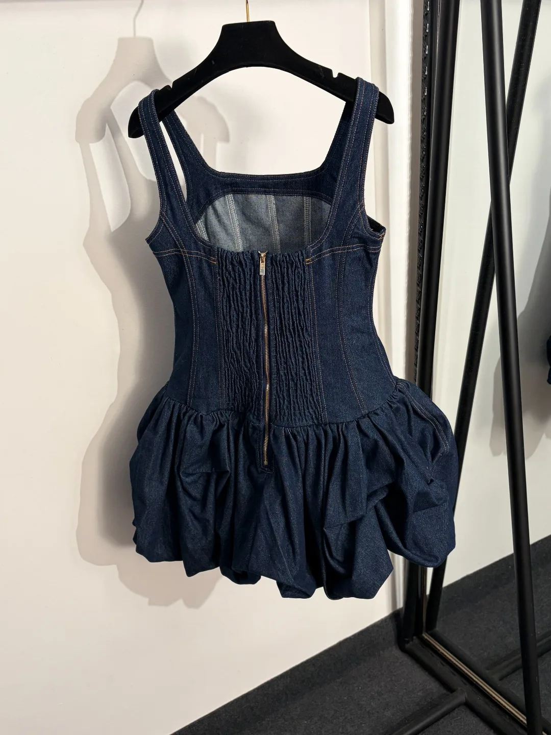 2026 Early Spring Designer Dress Ruffled sleeves with Belt velvet Mid-Length A-line Button Slimming Half-Sleeved
2026 Early Spring Designer Dress Ruffled sleeves with Belt velvet Mid-Length A-line Button Slimming Half-Sleeved