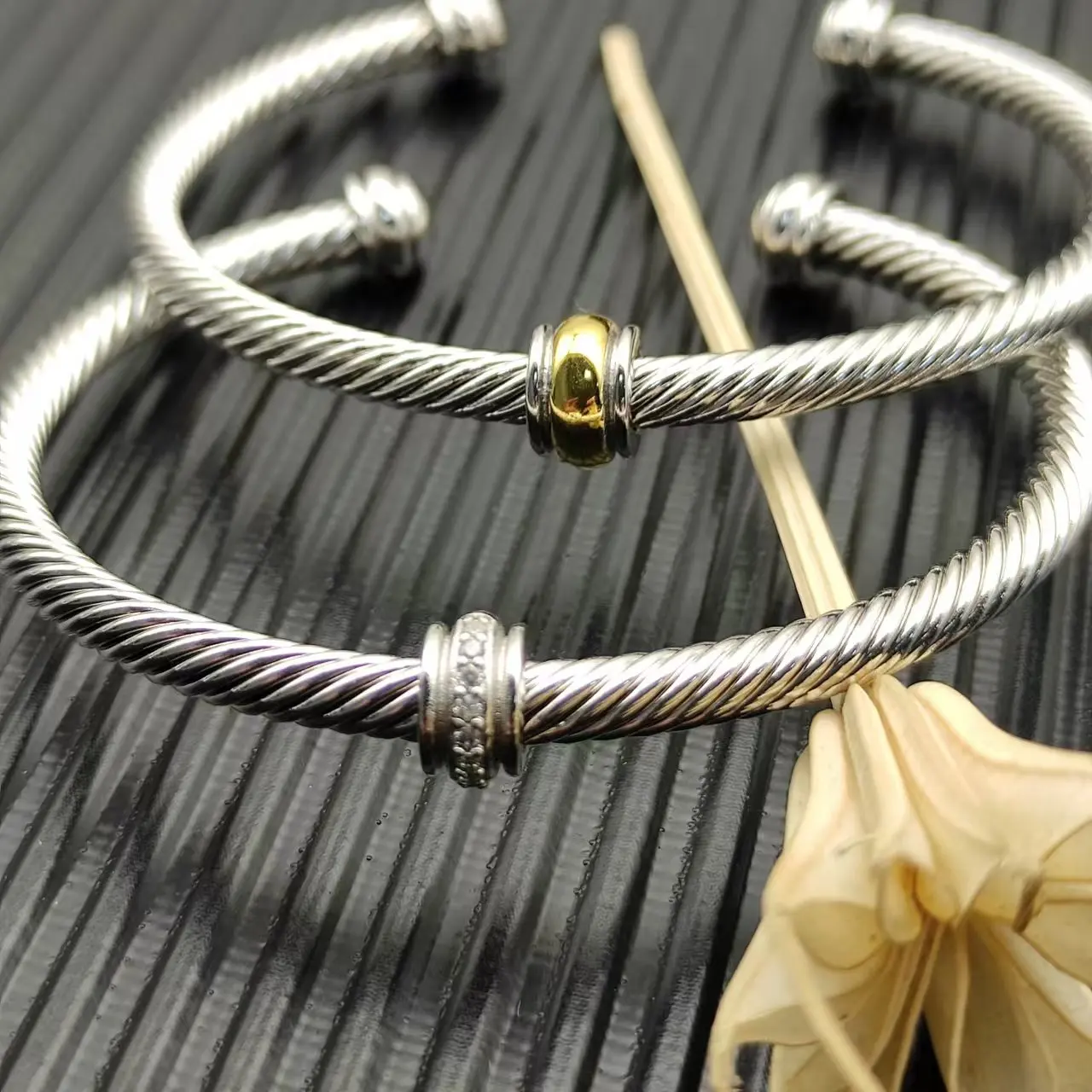 18cm 4mm Thickness Silver Gold Twist Cable Bangle With Zircon Bracelets For Women Men Fine Jewelry Birthday Christmas Gift
18cm 4mm Thickness Silver Gold Twist Cable Bangle With Zircon Bracelets For Women Men Fine Jewelry Birthday Christmas Gift