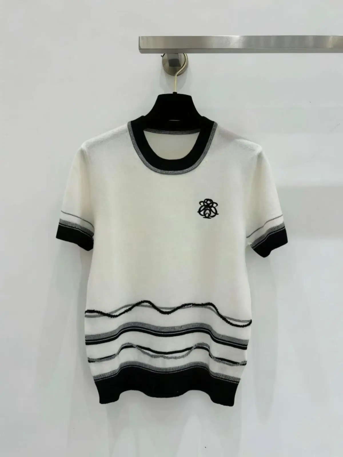 Женская кашемировая вязаная футболка с круглым вырезом, весна-лето 2026, новая повседневная модель с коротким рукавом, высококачественная одежда, 23
Женская кашемировая вязаная футболка с круглым вырезом, весна-лето 2026, новая повседневная модель с коротким рукавом, высококачественная одежда, 23