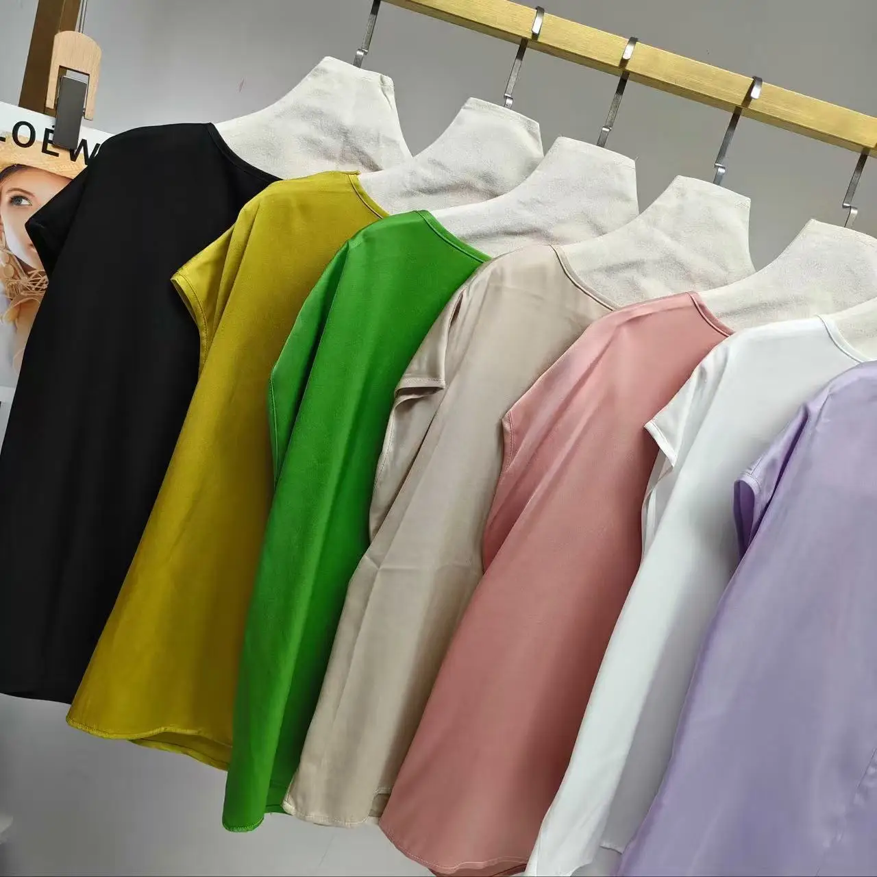 Versatile casual high-end elegant 100% silk swing collar top
Versatile casual high-end elegant 100% silk swing collar top