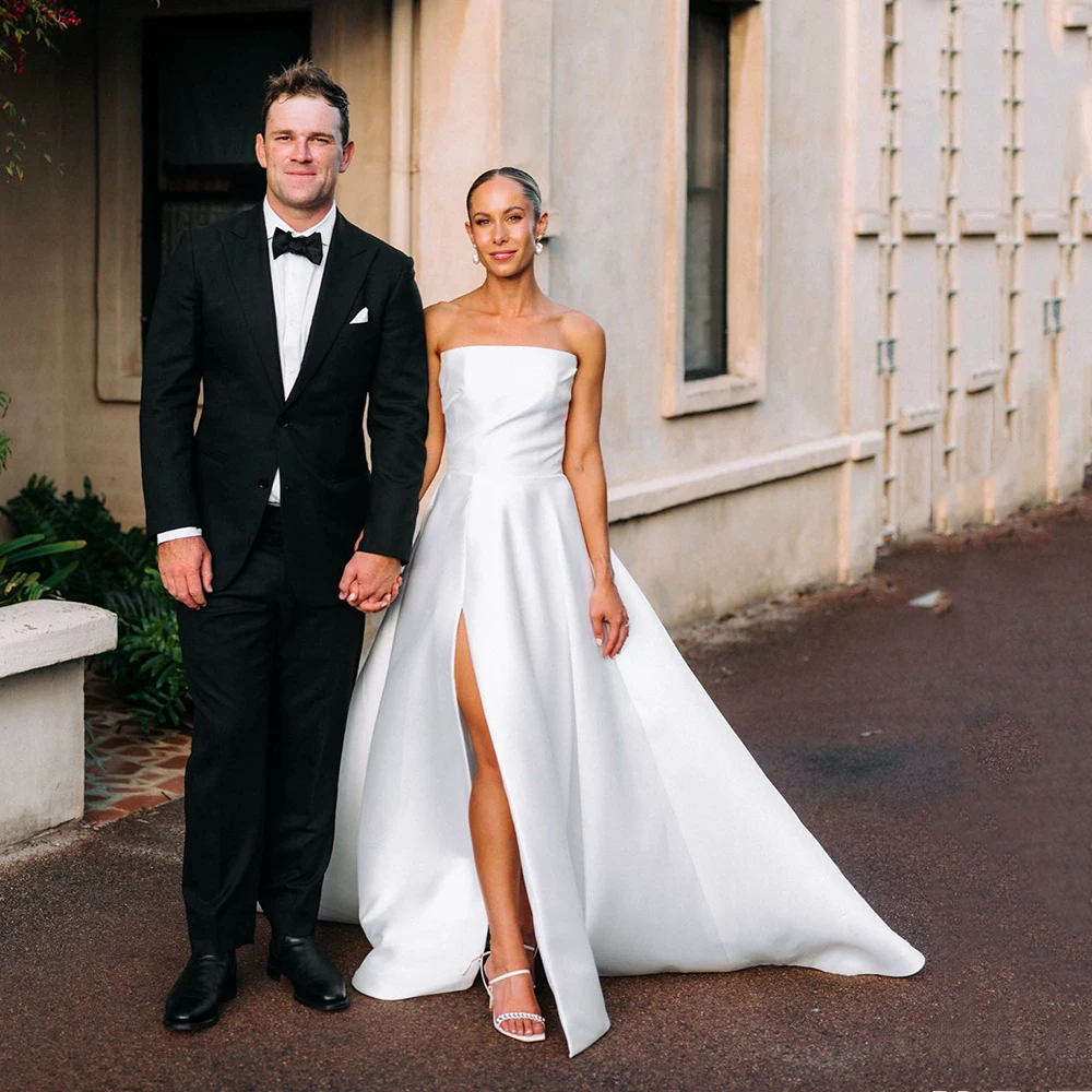 Customized Strapless A Line Wedding Dresses 2025 Satin Bride Gown High Slit Bridal Reception Dress Wedding Gown For Women
Customized Strapless A Line Wedding Dresses 2025 Satin Bride Gown High Slit Bridal Reception Dress Wedding Gown For Women