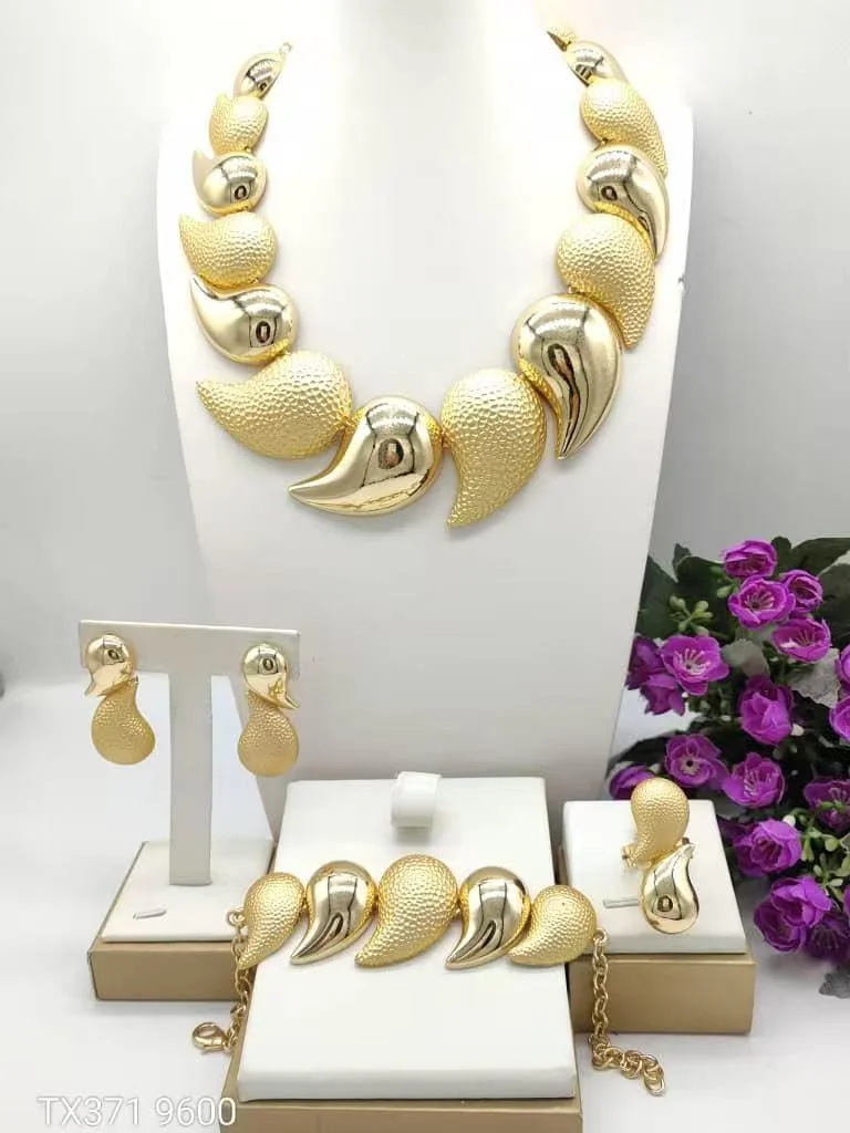 Yulaili Luxury Teardrop 4PCS Italiano Jewelry Set for Women Party Wedding Gold Plated Alloy African Bridal Jewelry Set I0166
Yulaili Luxury Teardrop 4PCS Italiano Jewelry Set for Women Party Wedding Gold Plated Alloy African Bridal Jewelry Set I0166