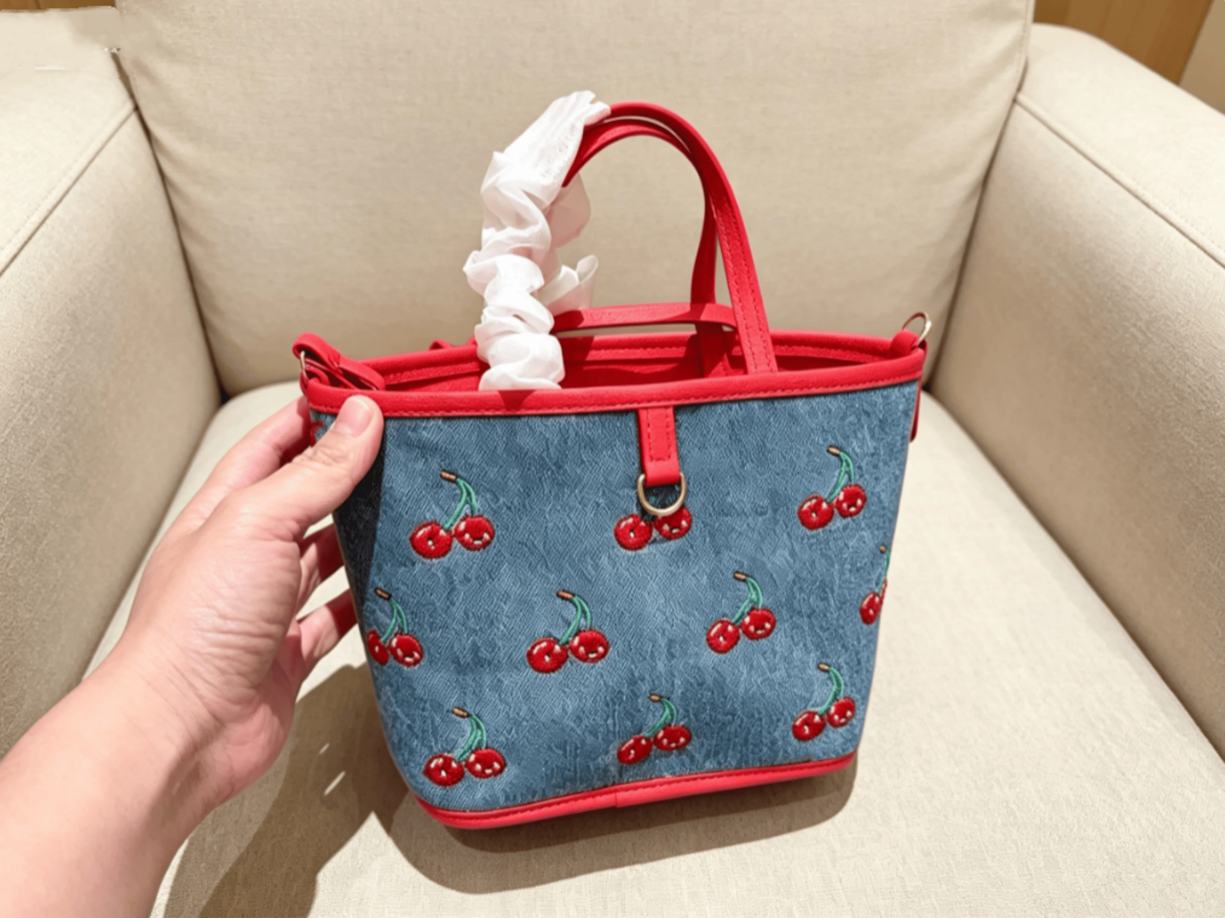 2026 Women New Tote Bag Fashion Classic Denim Cherry Classic Ladies Bag 20×17×10CM
2026 Women New Tote Bag Fashion Classic Denim Cherry Classic Ladies Bag 20×17×10CM