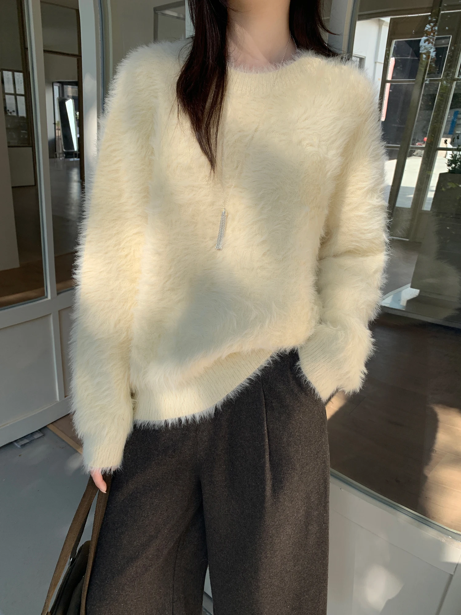 4 цвета, размеры SML, осень-зима 2026, корейский стиль, мягкий мех, винтажный, толстый, теплый, вязаный свитер с круглым вырезом и пуловер для женщин (xy4059)
4 цвета, размеры SML, осень-зима 2026, корейский стиль, мягкий мех, винтажный, толстый, теплый, вязаный свитер с круглым вырезом и пуловер для женщин (xy4059)