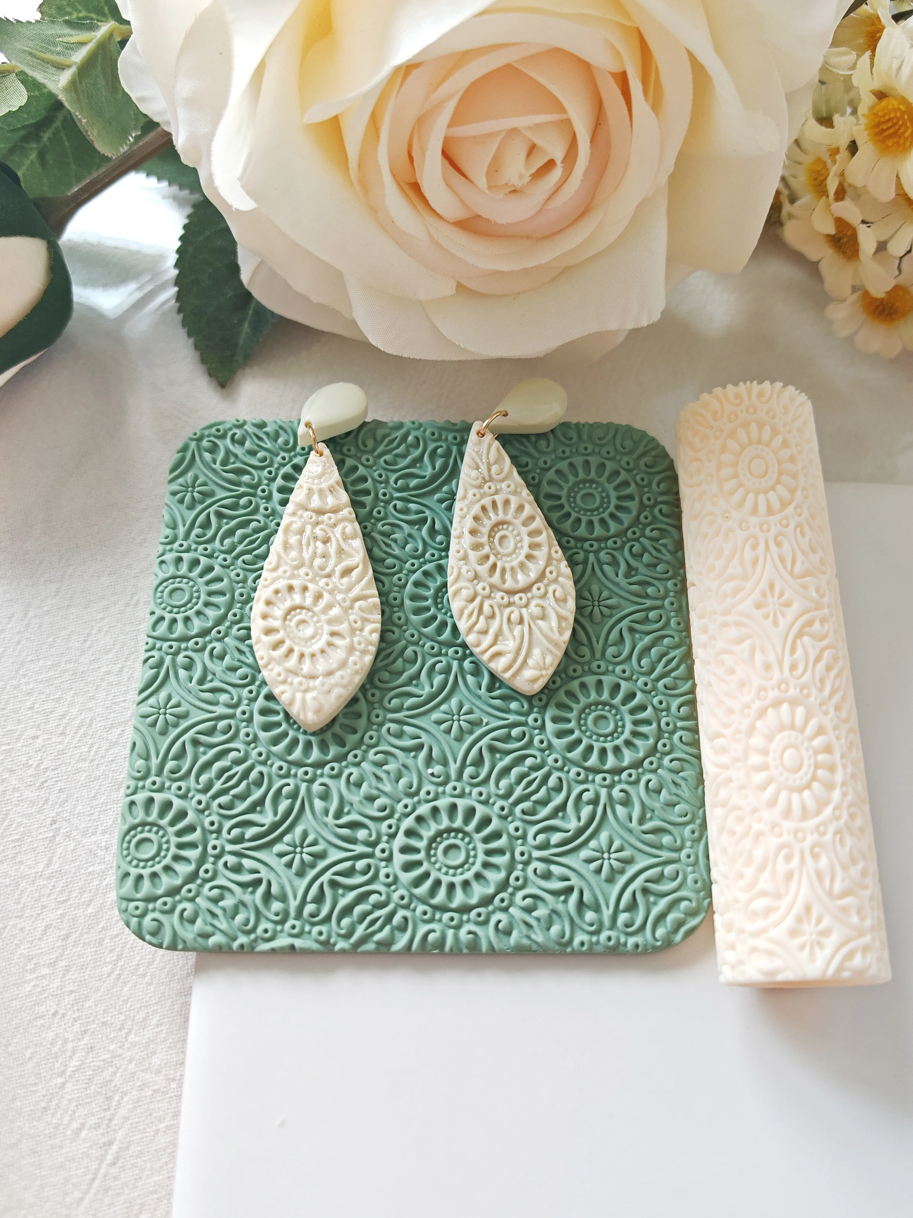 Baroque Retro Sun Flower Clay Textured Rolling Tool, High Precision Texture Roller for DIY Jewelry Making, Creative Decorative E
Baroque Retro Sun Flower Clay Textured Rolling Tool, High Precision Texture Roller for DIY Jewelry Making, Creative Decorative E
