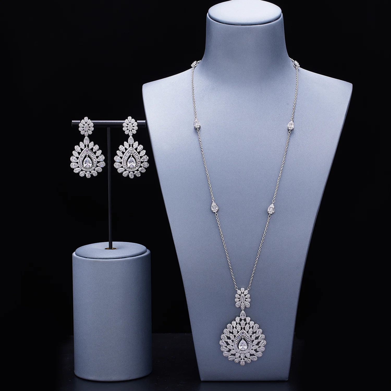 2pcs Bridal Zirconia Full Jewelry Sets For Women Party, Luxury Dubai Nigeria CZ Crystal Wedding necklace sets
2pcs Bridal Zirconia Full Jewelry Sets For Women Party, Luxury Dubai Nigeria CZ Crystal Wedding necklace sets