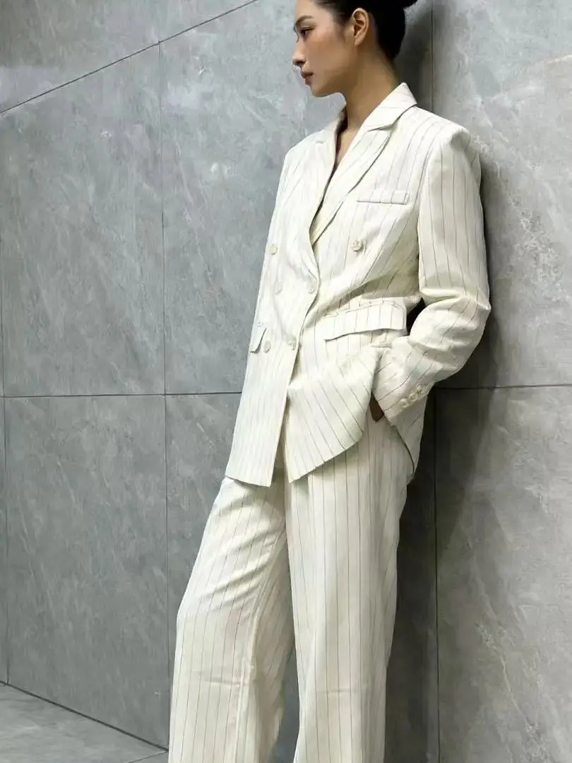 Simple elegant fashionable beige striped wide leg pants suit
Simple elegant fashionable beige striped wide leg pants suit