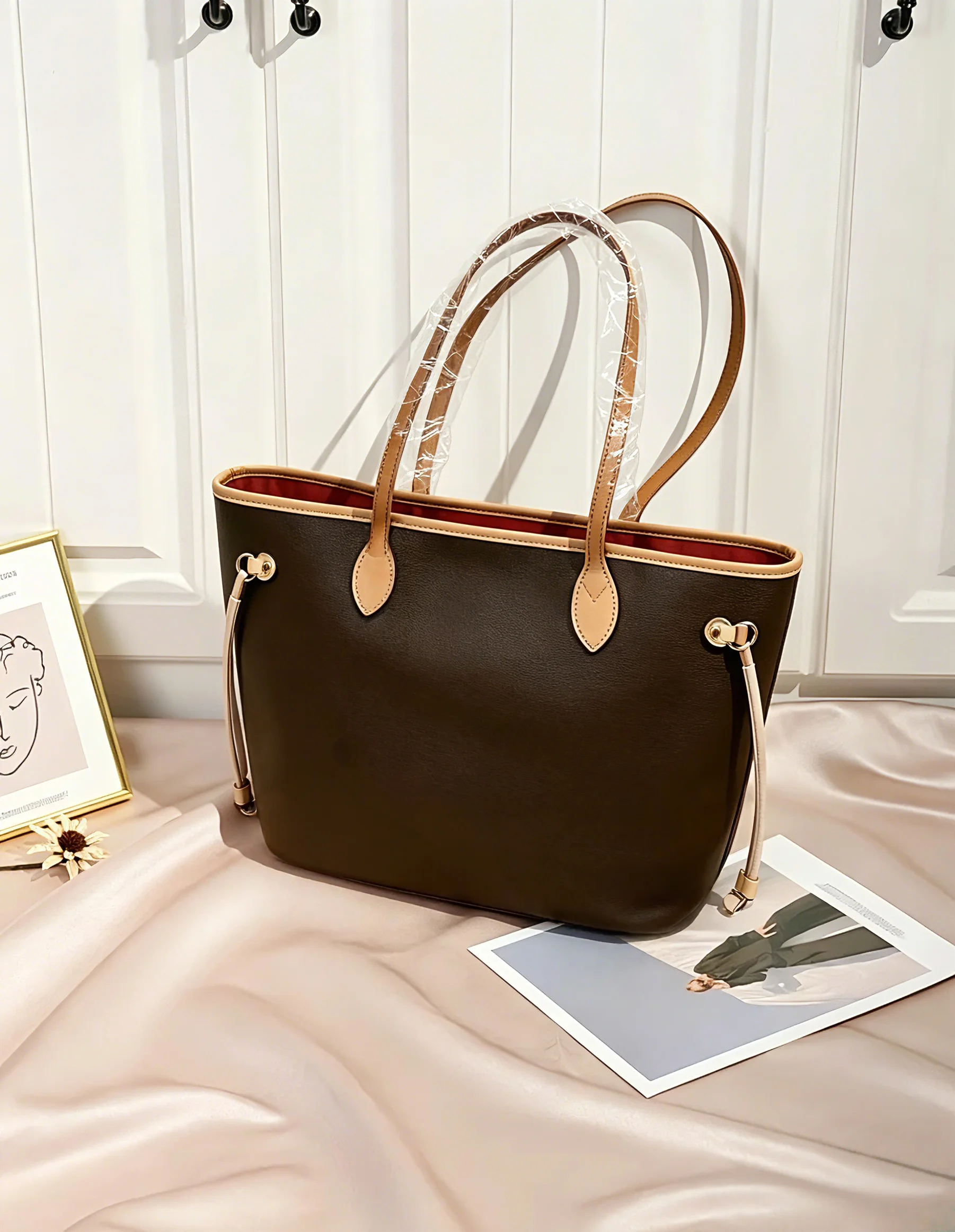 Size 32×29cm PVC Material 2026 New Fashion Large Capacity Shopping Bag Handbag Versatile Shoulder Bag
Size 32×29cm PVC Material 2026 New Fashion Large Capacity Shopping Bag Handbag Versatile Shoulder Bag