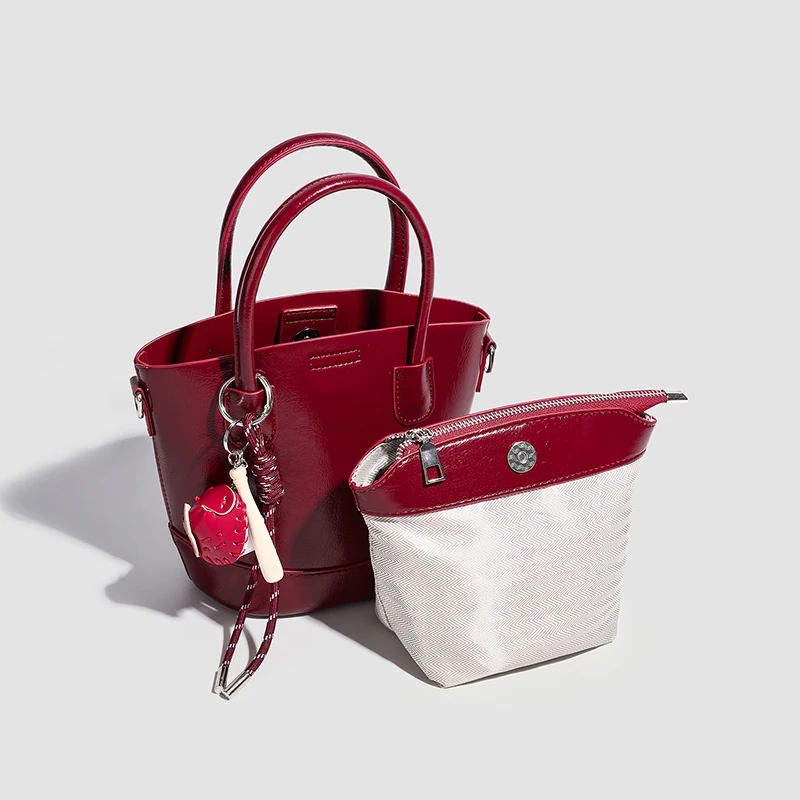 Premium PU Leather Bucket Bag for Women Luxury Designer Handbags and Wallets 2025 Trend Travel Bag Crossbody Bag
Premium PU Leather Bucket Bag for Women Luxury Designer Handbags and Wallets 2025 Trend Travel Bag Crossbody Bag