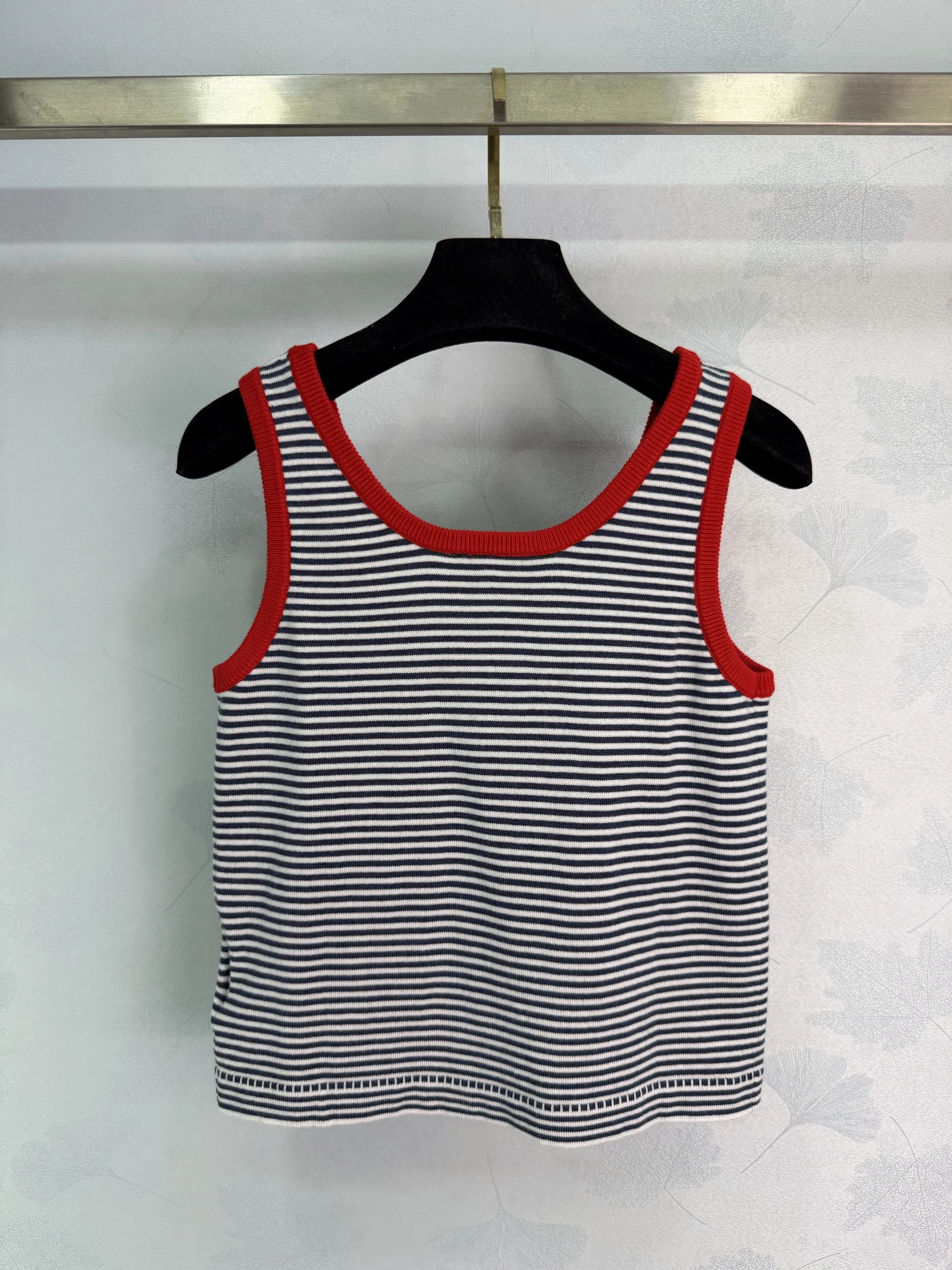 2026 Summer Women's Contrast Trim Fine Stripe Knit Tank Top Slim Fit Crew Neck Sleeveless Top ZX18570
2026 Summer Women's Contrast Trim Fine Stripe Knit Tank Top Slim Fit Crew Neck Sleeveless Top ZX18570