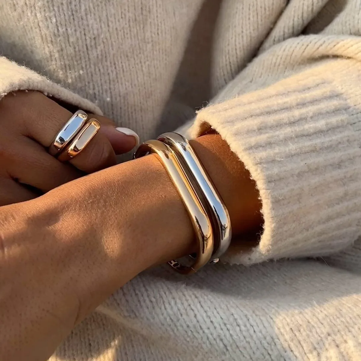 Stainless Steel Simple Square High-End Niche Fashion Metal Buckle Vintage Bracelet Jewelry
Stainless Steel Simple Square High-End Niche Fashion Metal Buckle Vintage Bracelet Jewelry