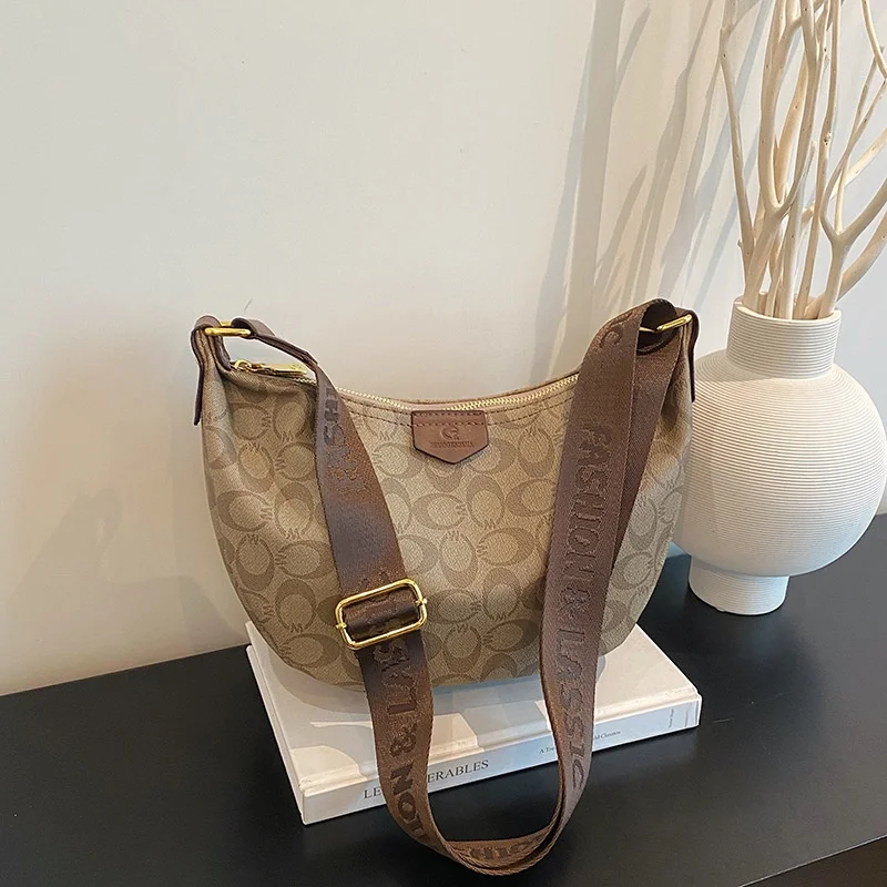 Ladies Underarm Printed Single Shoulder Bag Casual Versatile High-End Dumpling Bag Fashionable Crossbody Bag Trendy
Ladies Underarm Printed Single Shoulder Bag Casual Versatile High-End Dumpling Bag Fashionable Crossbody Bag Trendy