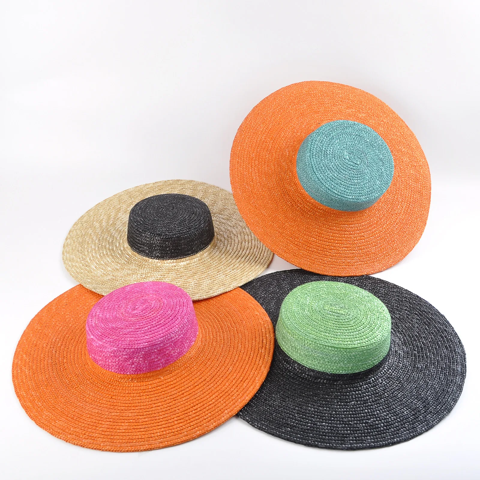 Новая весенне-летняя женская широкополая шляпа в европейском и американском стиле с цветовыми блоками, для защиты от солнца и пляжа.
Новая весенне-летняя женская широкополая шляпа в европейском и американском стиле с цветовыми блоками, для защиты от солнца и пляжа.