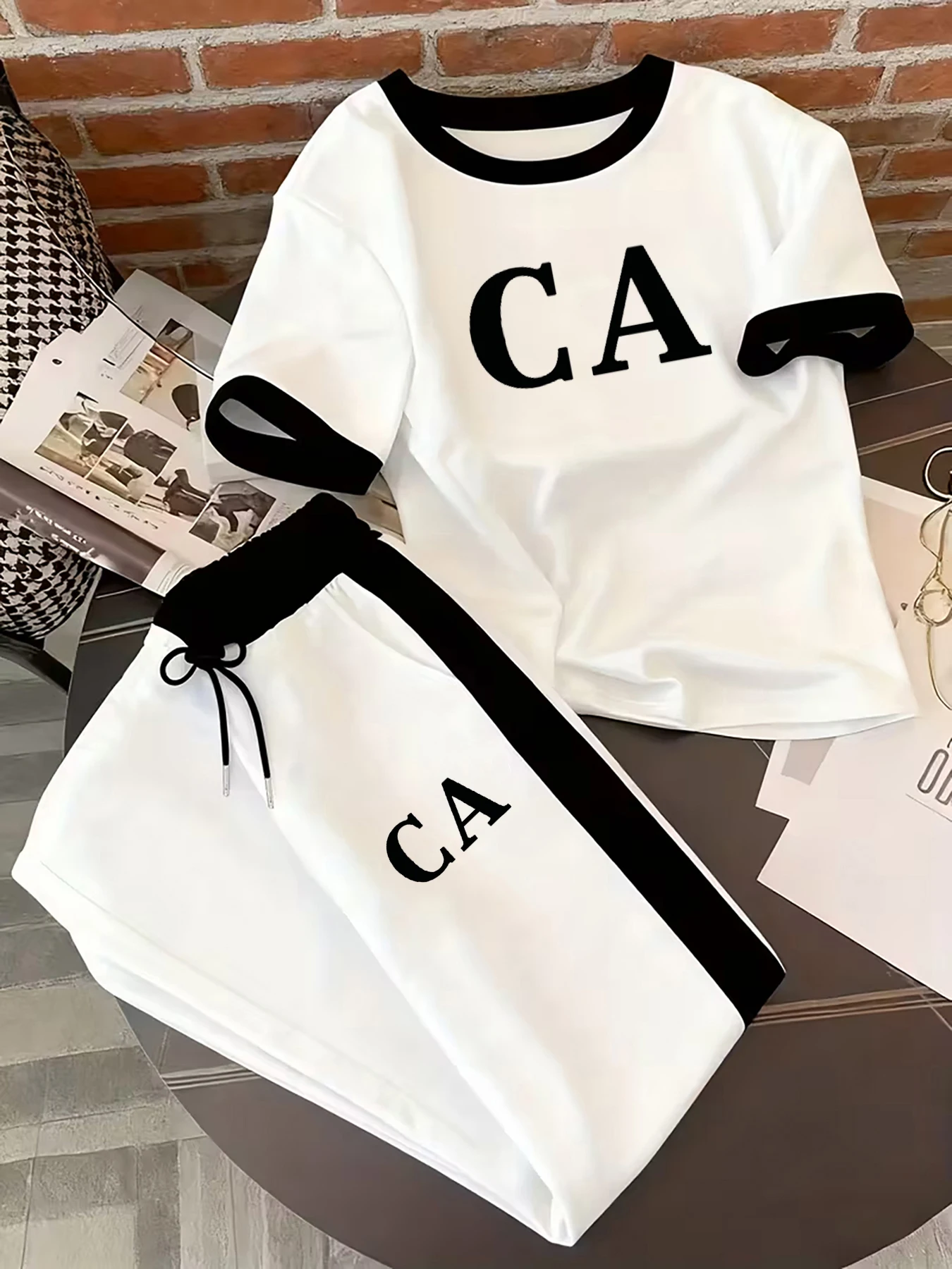 Spring and Summer American-Style Ca Large Letter Print Black and White Contrast Short-Sleeve T-Shirt + Long Pants Casual Sports Set for Women
Spring and Summer American-Style Ca Large Letter Print Black and White Contrast Short-Sleeve T-Shirt + Long Pants Casual Sports Set for Women