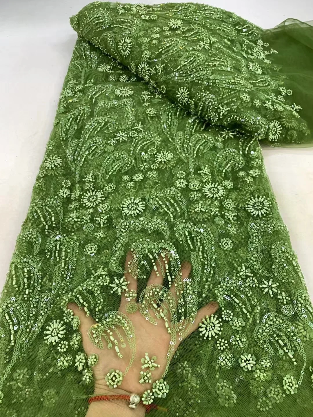 High Quality Sequin Beaded Lace Fabric Luxury Nigerian African Tulle Floral Embroidery Lace Material For Wedding Dress Sewing
High Quality Sequin Beaded Lace Fabric Luxury Nigerian African Tulle Floral Embroidery Lace Material For Wedding Dress Sewing