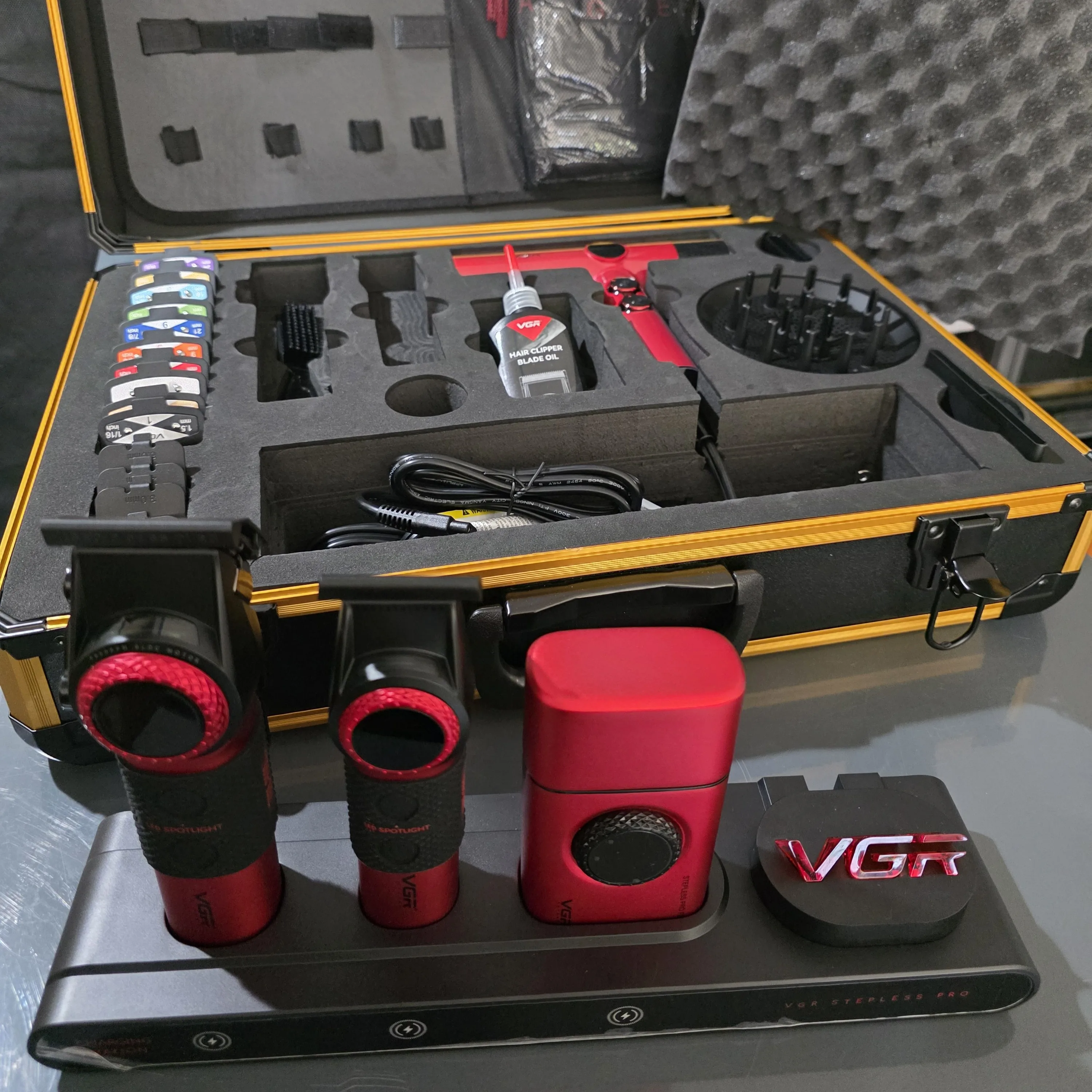 Профессиональная машинка для стрижки волос и триммер VGR 4-в-1 — беспроводная
Профессиональная машинка для стрижки волос и триммер VGR 4-в-1 — беспроводная