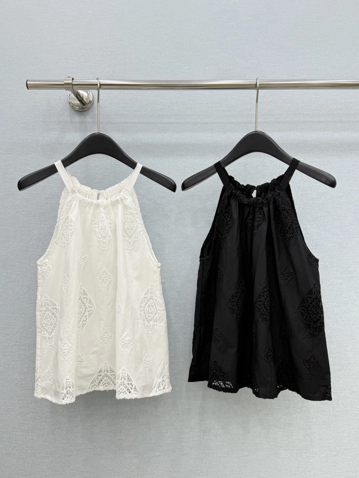 2026 Summer New Women Retro Lace Patchwork Halter Top Textured Sleeveless Vacation Style Blouse ZX190
2026 Summer New Women Retro Lace Patchwork Halter Top Textured Sleeveless Vacation Style Blouse ZX190