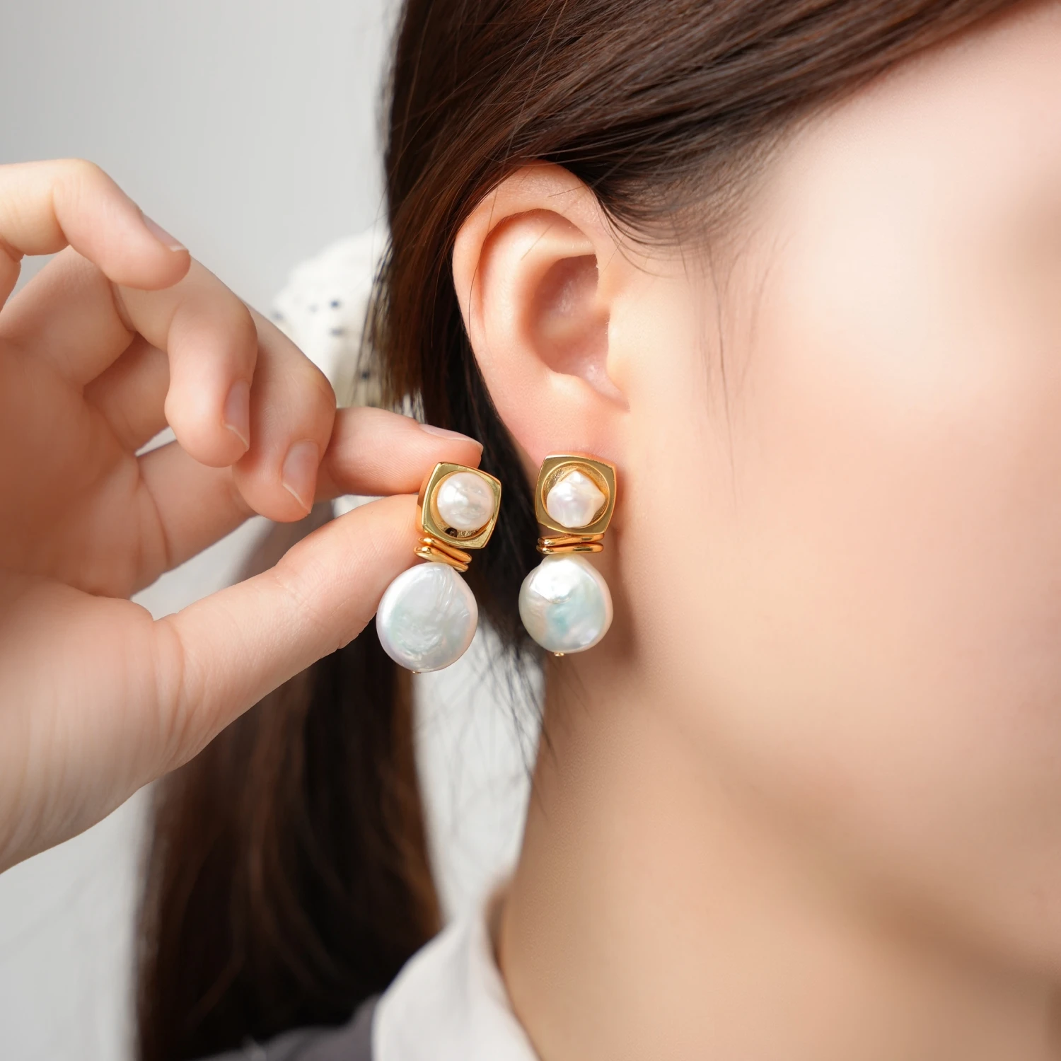 24K Gold Plated Natural Freshwater Pearl Stud Earrings for Women Hypoallergenic Dangle Earrings Elegant Jewelry Gifts
24K Gold Plated Natural Freshwater Pearl Stud Earrings for Women Hypoallergenic Dangle Earrings Elegant Jewelry Gifts