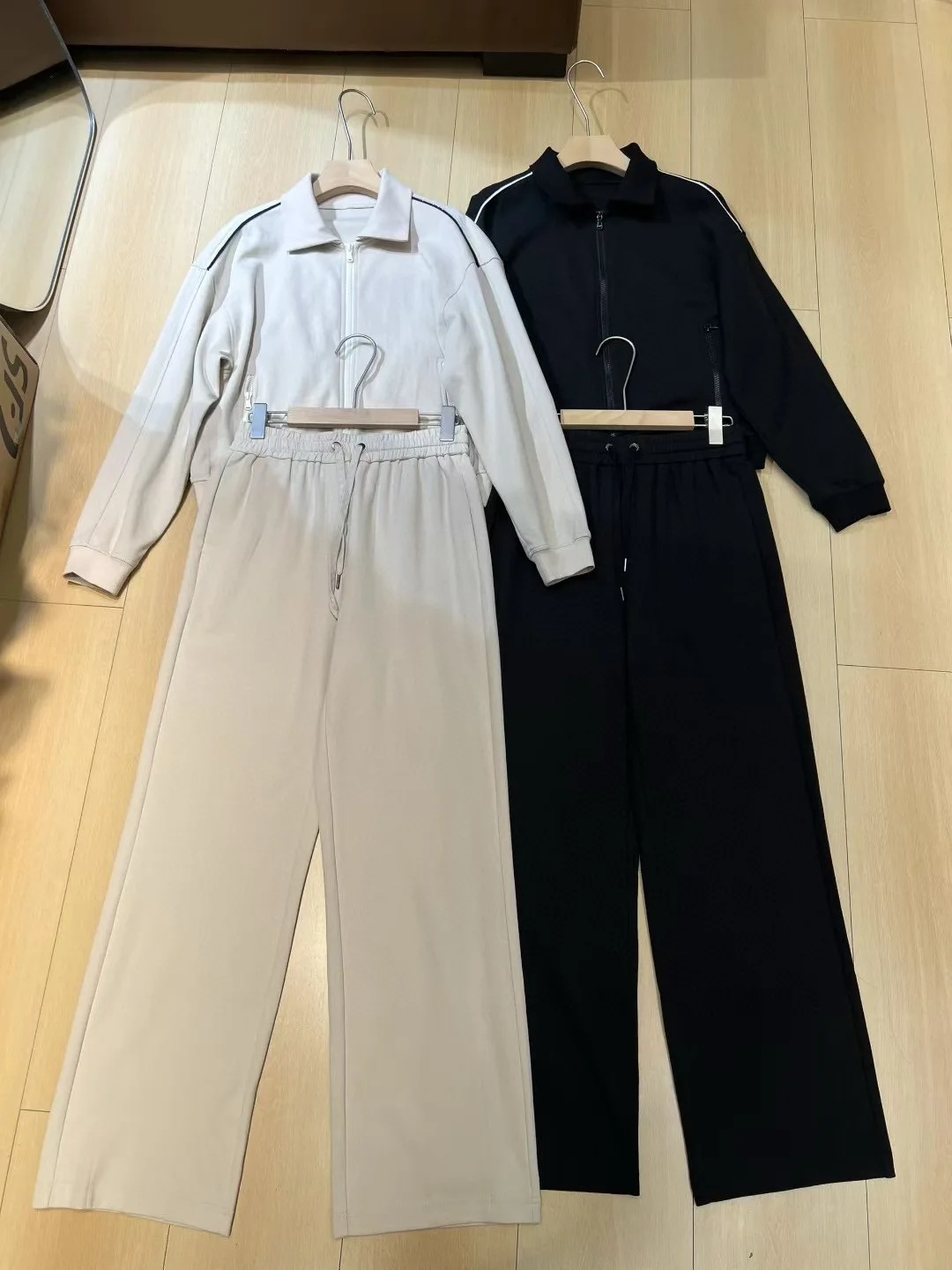 Осенне-зимний комплект женских хлопковых однотонных трикотажных брюк
Осенне-зимний комплект женских хлопковых однотонных трикотажных брюк