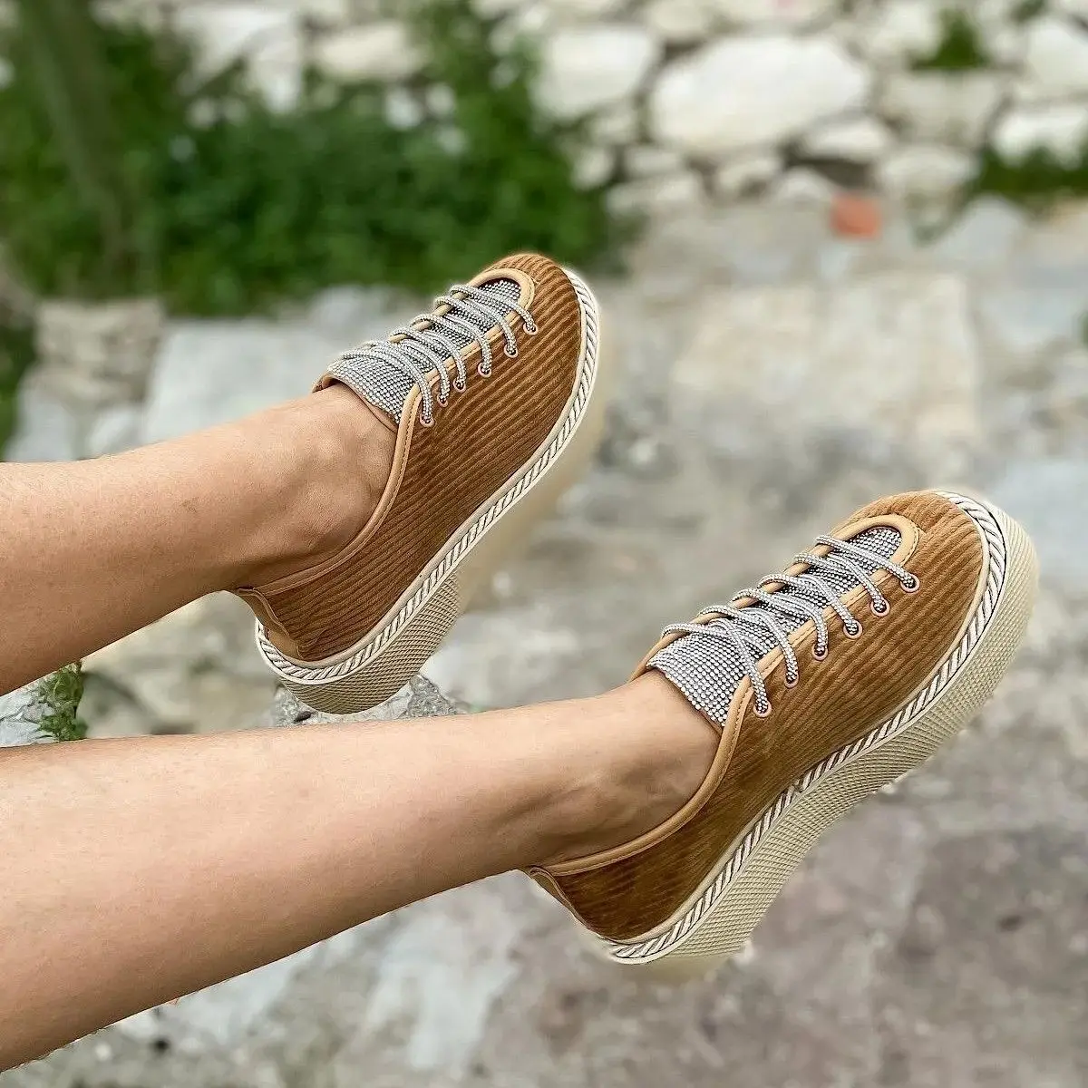 2023 New Fashion Women Casual Wedge Heel Lace Up Velvet Rhinestone Sneakers Comfort Vulcanized Shoes Lace Up Women's Sneakers
2023 New Fashion Women Casual Wedge Heel Lace Up Velvet Rhinestone Sneakers Comfort Vulcanized Shoes Lace Up Women's Sneakers