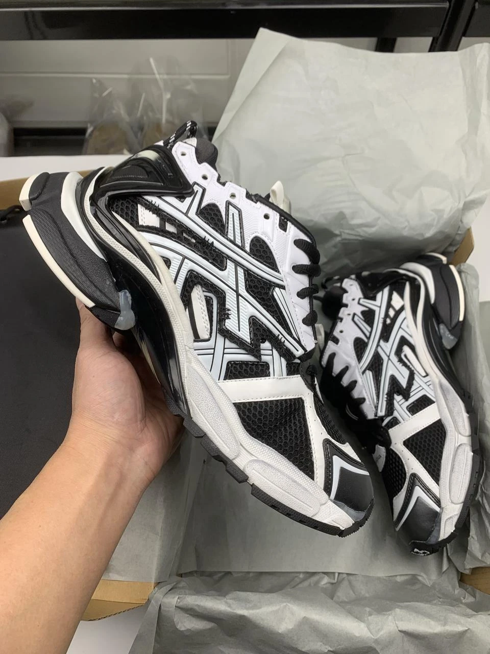 High-quality Designer Running Shoes, Casual Shoes, Luxurious Original Thick Walking Style Running Shoes
High-quality Designer Running Shoes, Casual Shoes, Luxurious Original Thick Walking Style Running Shoes