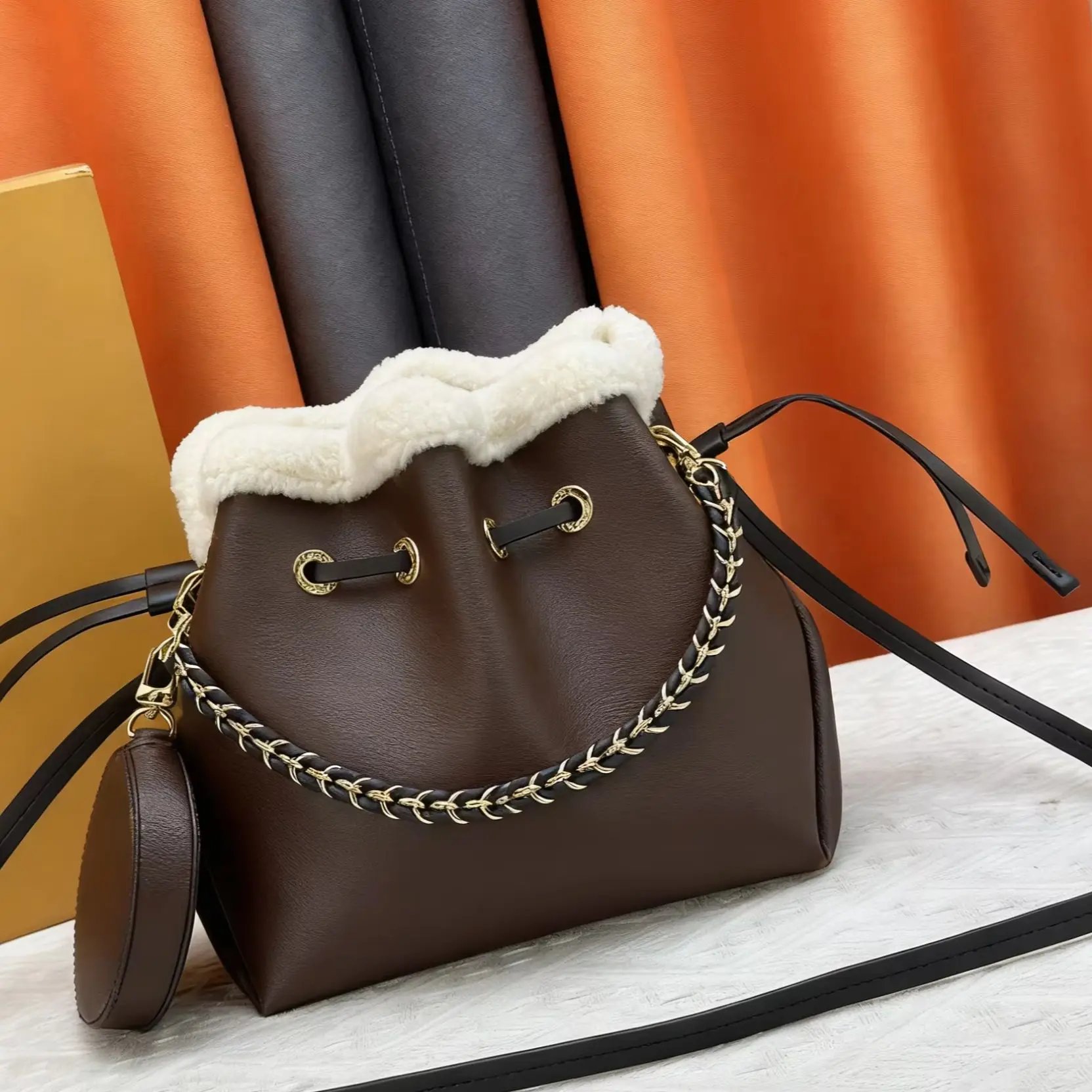 2025 Winter Cute Handbag Canvas with Comfortable Woolen Leather Edging 19cm*22cm* 14cm
2025 Winter Cute Handbag Canvas with Comfortable Woolen Leather Edging 19cm*22cm* 14cm