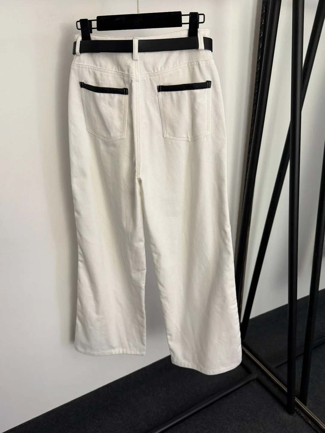 Women Clothes Early Spring Wear Fashionable White High-Waisted Slimming Denim Trousers Comfortable And Versatile
Women Clothes Early Spring Wear Fashionable White High-Waisted Slimming Denim Trousers Comfortable And Versatile