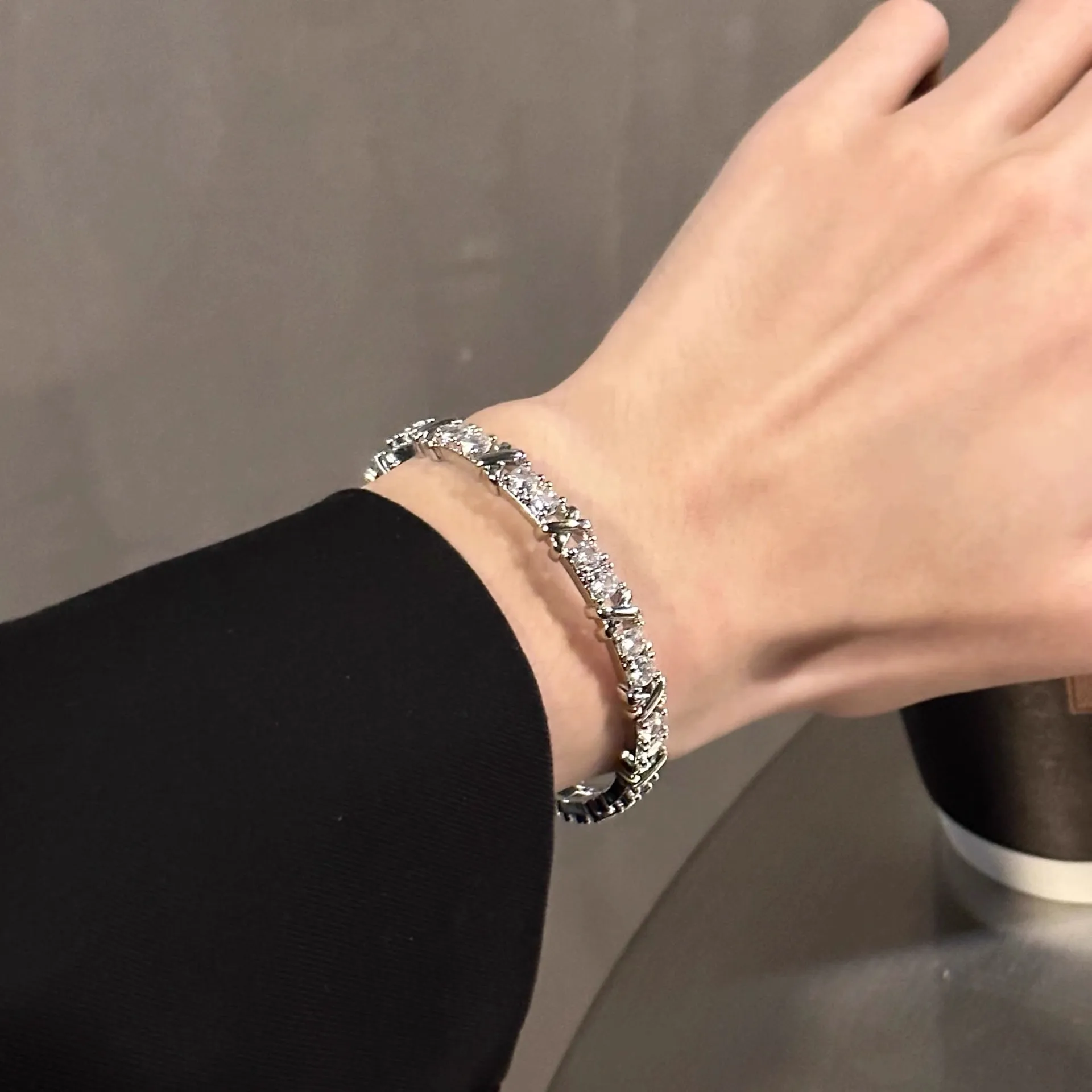 Luxury Silver Tennis Bracelet for Women – Elegant Cubic Zirconia Bangle with X Prong Setting
Luxury Silver Tennis Bracelet for Women – Elegant Cubic Zirconia Bangle with X Prong Setting