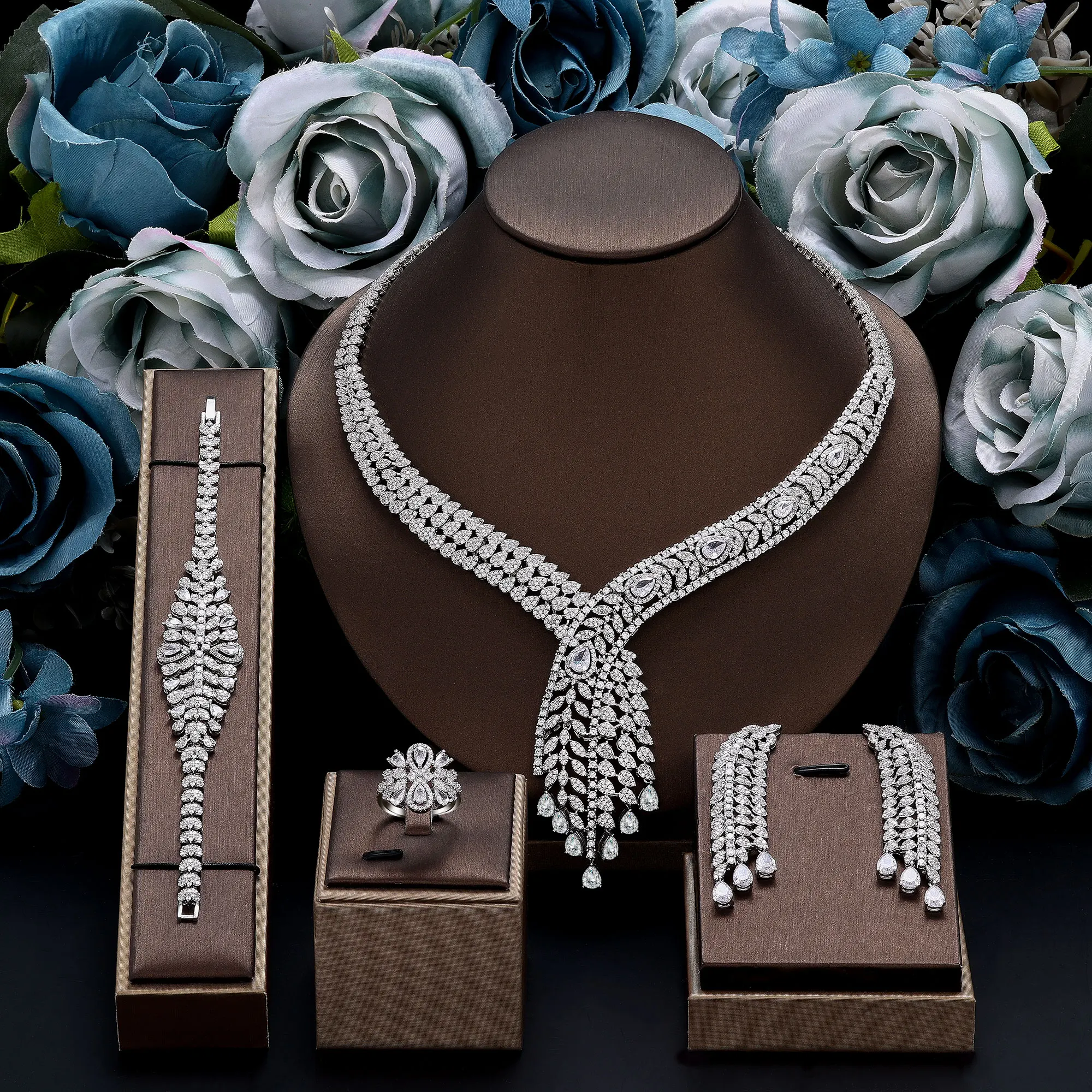 Dubai Popular Hot Selling Zirconia Large Wedding Jewelry Set Elegant Women Fashion Modeling CZ Hand Necklace Earrings Sets
Dubai Popular Hot Selling Zirconia Large Wedding Jewelry Set Elegant Women Fashion Modeling CZ Hand Necklace Earrings Sets