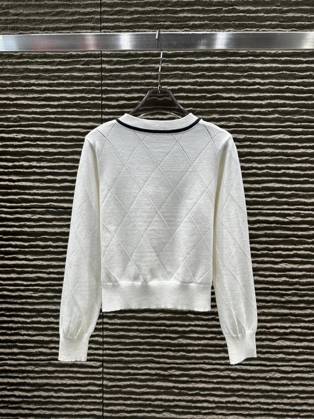 Осень/зима 2022, новая контрастная вязаная модная универсальная верхняя одежда с длинными рукавами и бантом, топ
Осень/зима 2022, новая контрастная вязаная модная универсальная верхняя одежда с длинными рукавами и бантом, топ