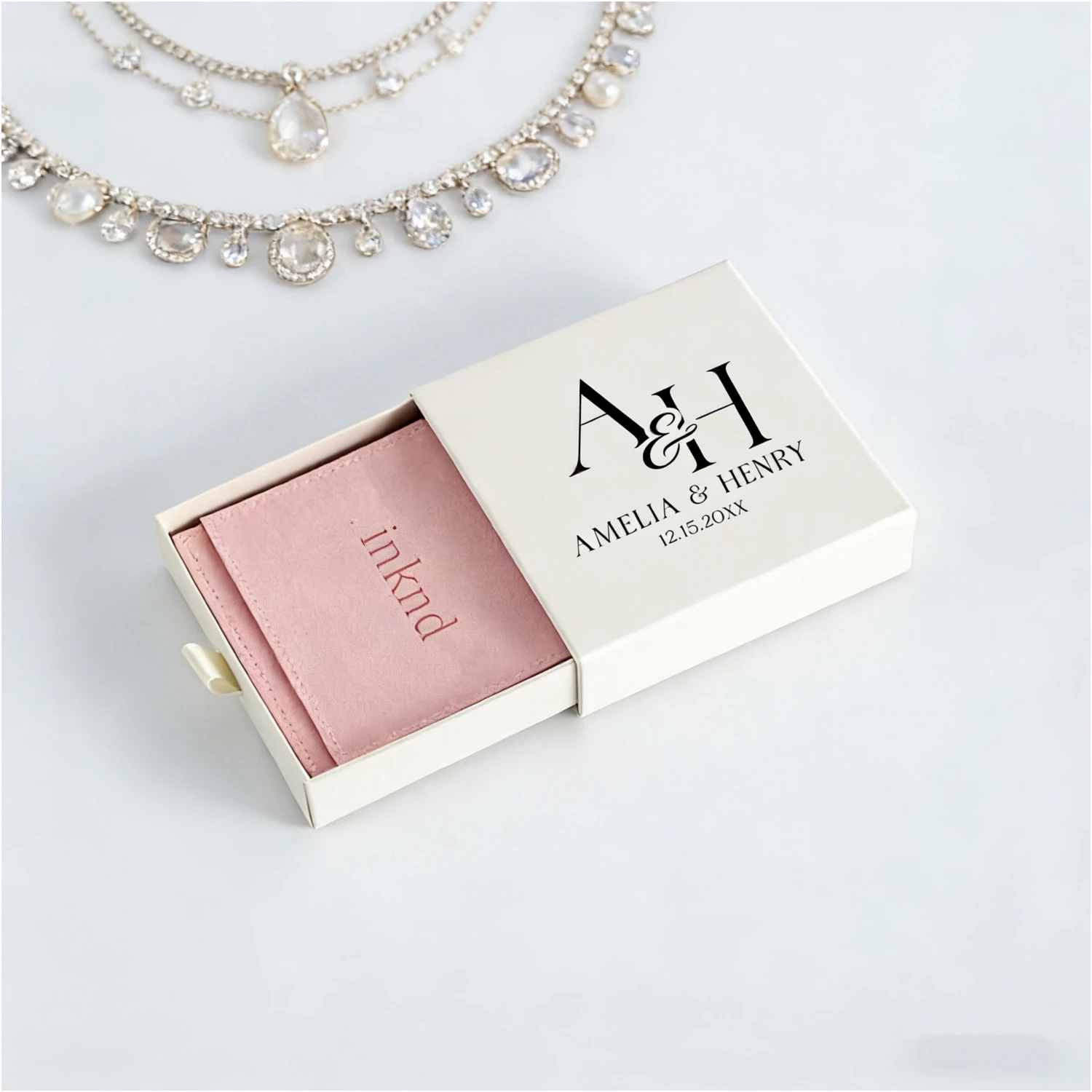 20pcs Personalized Jewelry Gift Set: Custom Logo Box & Suede Bag for Engagement & Anniversary
20pcs Personalized Jewelry Gift Set: Custom Logo Box & Suede Bag for Engagement & Anniversary