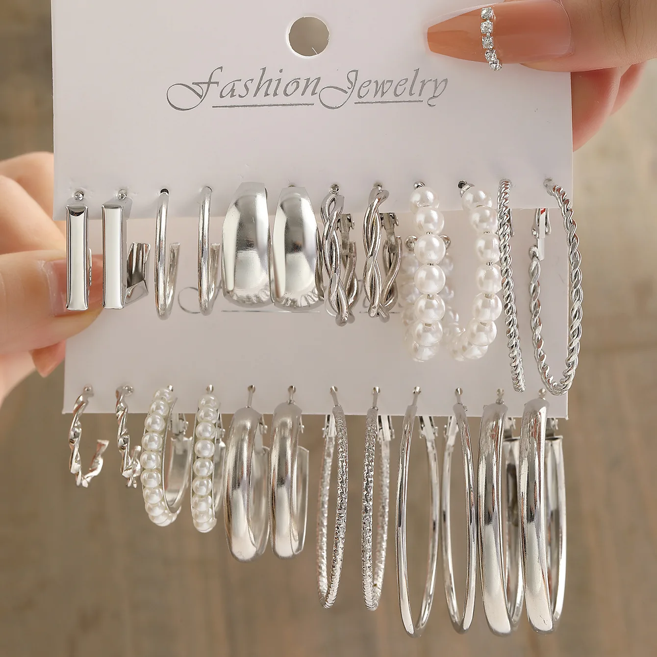 Boho Silver Color Earrings Set for Women Vintage Pearl Metal Geometric Twist Hoops Earrings Elegant Trendy Party Jewerly Gifts
Boho Silver Color Earrings Set for Women Vintage Pearl Metal Geometric Twist Hoops Earrings Elegant Trendy Party Jewerly Gifts