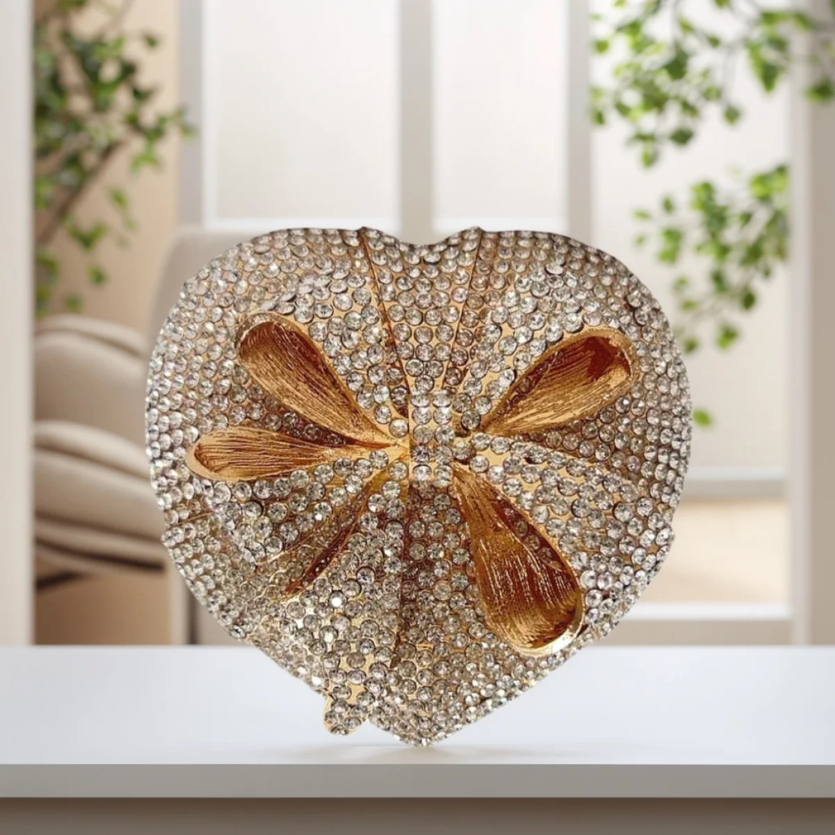 Women Sparkly Heart Shape Rhinestone Clutch Bag Unique Bow Gift Box Crystal Purse Prom Party Evening Handbag for Banquet
Women Sparkly Heart Shape Rhinestone Clutch Bag Unique Bow Gift Box Crystal Purse Prom Party Evening Handbag for Banquet