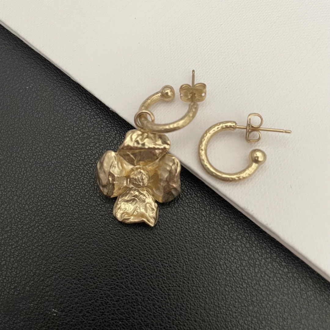 Vintage Irregular Earrings For Women Luxury Designer Unique Camellia Stud Earrings Elegant S925 Jewelry Party Gifts For Girls
Vintage Irregular Earrings For Women Luxury Designer Unique Camellia Stud Earrings Elegant S925 Jewelry Party Gifts For Girls
