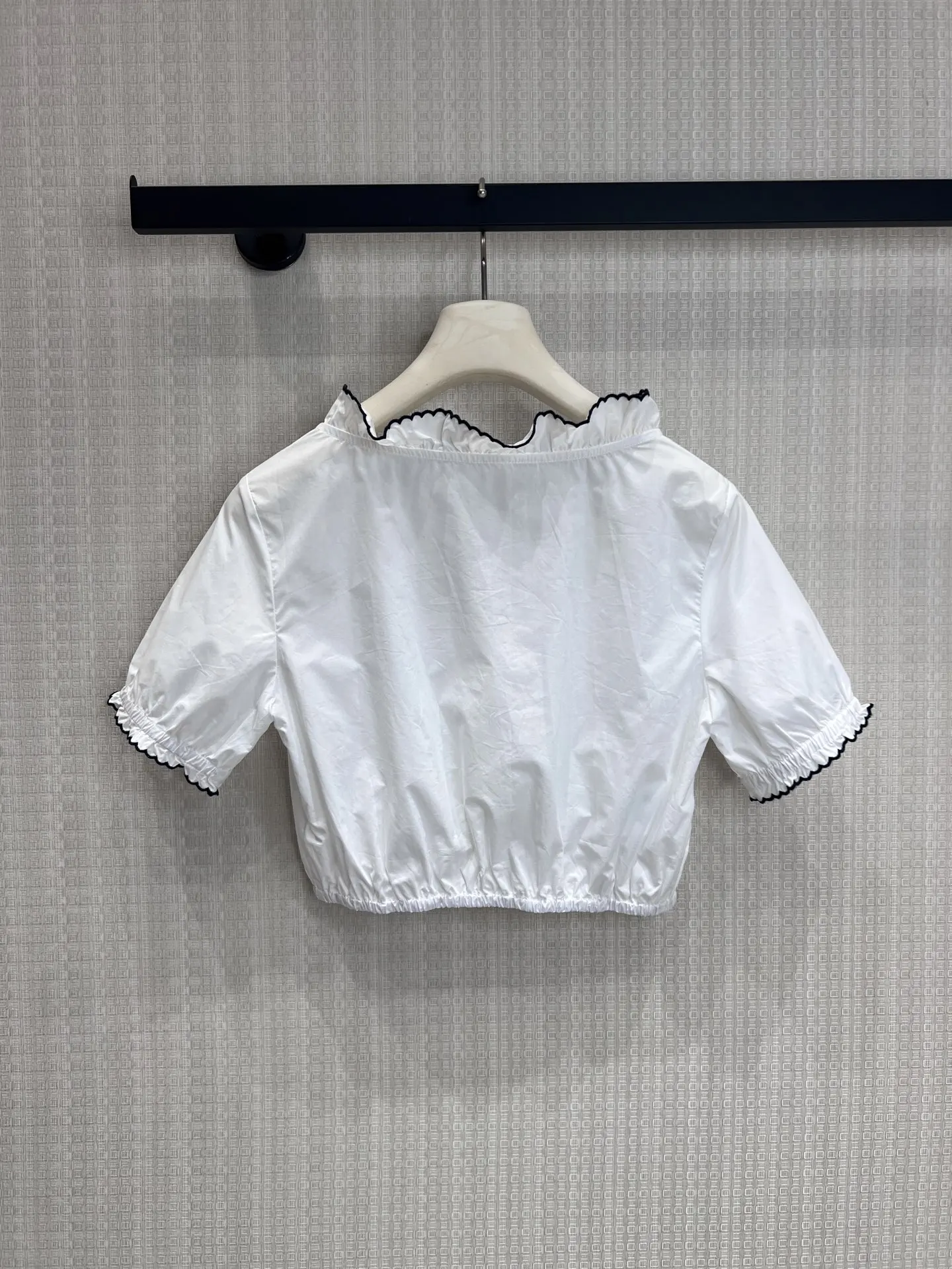 2026 Summer New Wooden Ear Lace Age-reducing Puff Sleeve Versatile Shirt Slim Commuting Women
2026 Summer New Wooden Ear Lace Age-reducing Puff Sleeve Versatile Shirt Slim Commuting Women