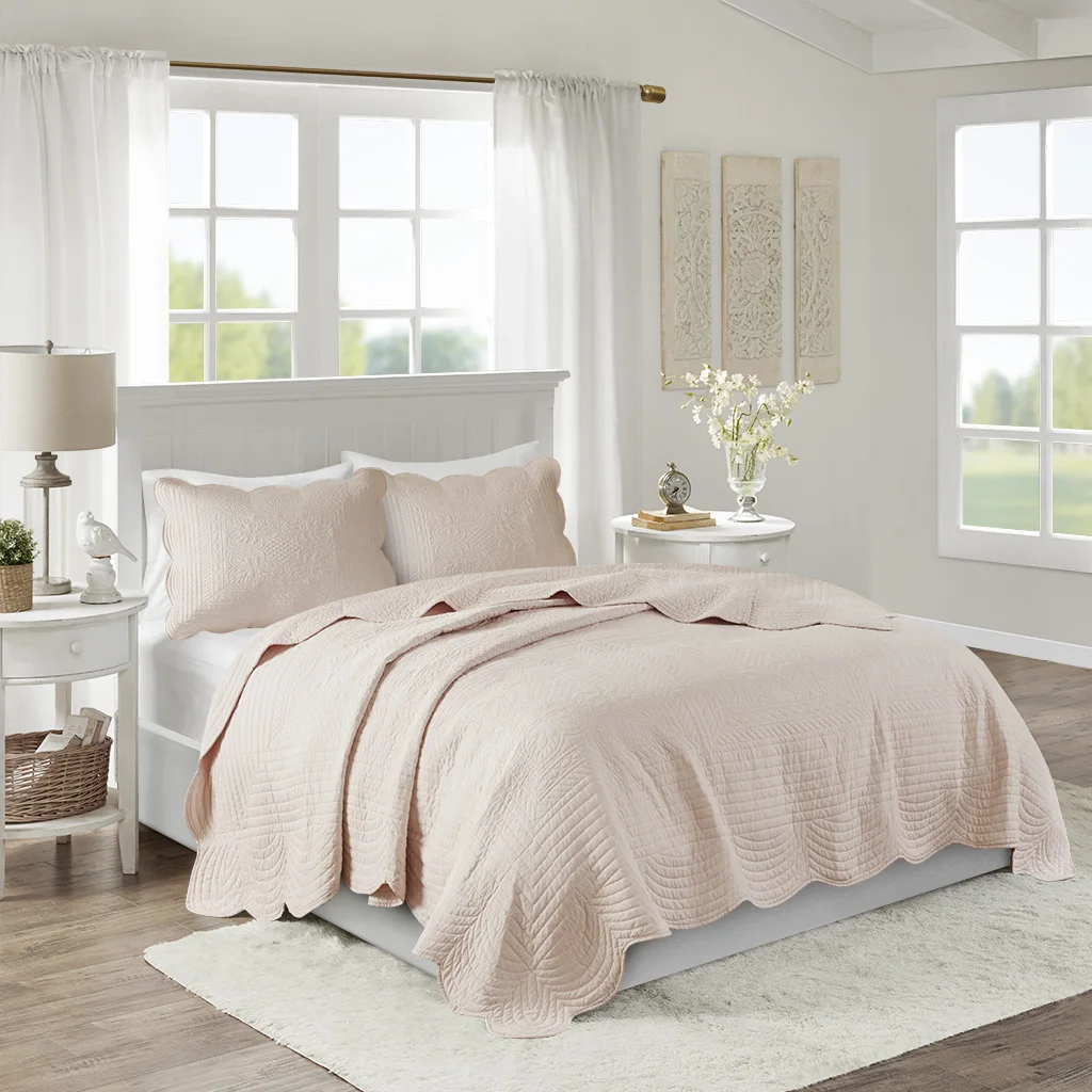 3 Piece Reversible Scalloped Edge Quilt Set Blush Full/Queen (Blush + Microfiber)"
3 Piece Reversible Scalloped Edge Quilt Set Blush Full/Queen (Blush + Microfiber)"