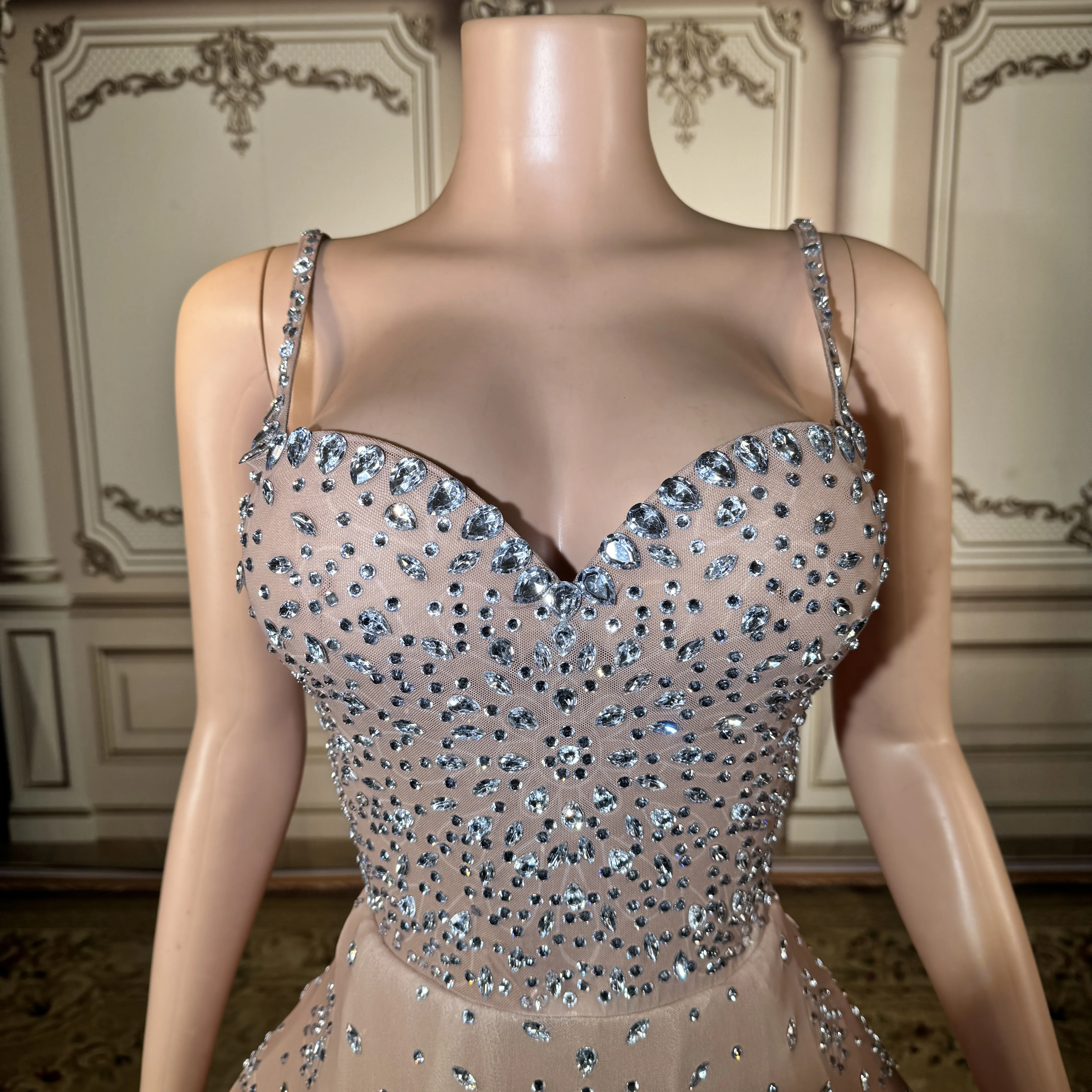 ZD Luxury Rhinestone Short Dress Women Sexy Flared Birthday Gown Silver Crystals Sparkly Nightclub Hostess Stage Costume Mini
ZD Luxury Rhinestone Short Dress Women Sexy Flared Birthday Gown Silver Crystals Sparkly Nightclub Hostess Stage Costume Mini