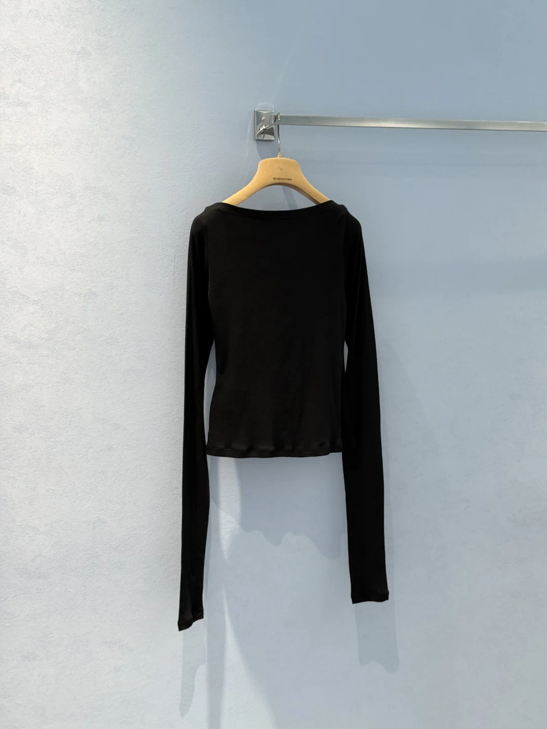 2025 Spring And Summer Casual And Versatile Black White Solid Long-sleeved T-shirt Lone-shoulder Letter Logo Base
2025 Spring And Summer Casual And Versatile Black White Solid Long-sleeved T-shirt Lone-shoulder Letter Logo Base
