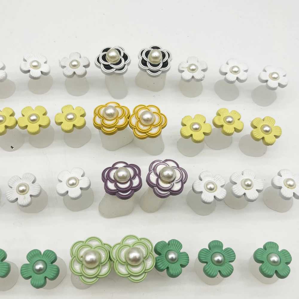 8pcs/Bag Soft Silicone finger separator Flower Perals Toe Separator Pedicure Foot fingers Splitter Flexible Finger separators
8pcs/Bag Soft Silicone finger separator Flower Perals Toe Separator Pedicure Foot fingers Splitter Flexible Finger separators