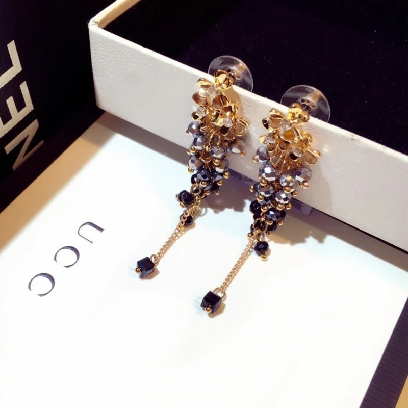 Luxury Elegant Gold Cluster Drop Earrings for Women – Black Crystal Beaded Dangle Jewelry for Weddings & Special Events
Luxury Elegant Gold Cluster Drop Earrings for Women – Black Crystal Beaded Dangle Jewelry for Weddings & Special Events