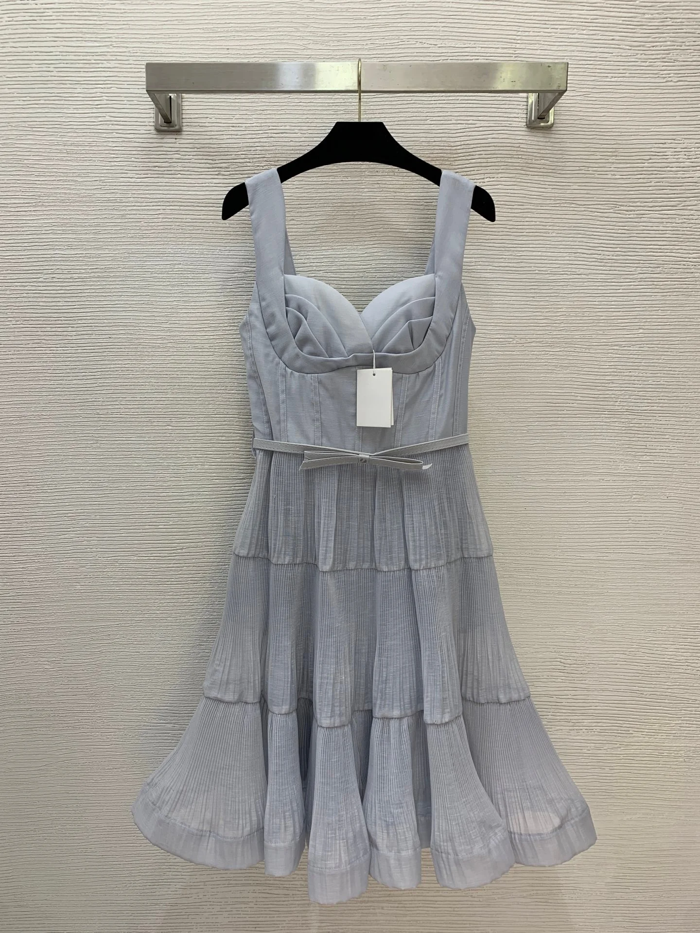 2026 Women Tiered Pleated Mini Dress Light Gray Wide Strap Sweetheart Neck Structured Casual Party Dress
2026 Women Tiered Pleated Mini Dress Light Gray Wide Strap Sweetheart Neck Structured Casual Party Dress