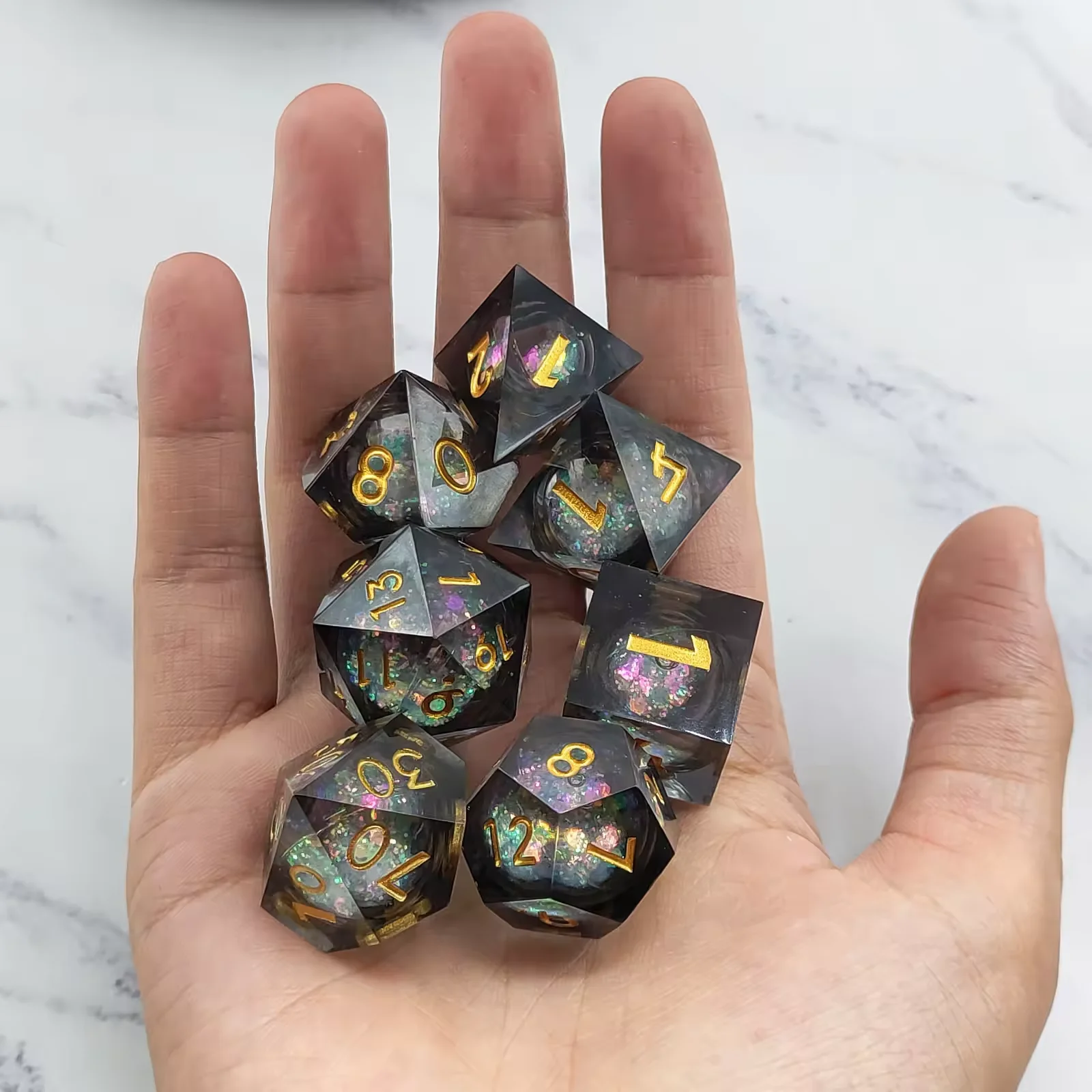 DND TRPG Resin Dices Colorful Flowing Translucent Resin Liquid Core Dice Set With Glitter Polyhedral Edge Resin Dice set
DND TRPG Resin Dices Colorful Flowing Translucent Resin Liquid Core Dice Set With Glitter Polyhedral Edge Resin Dice set