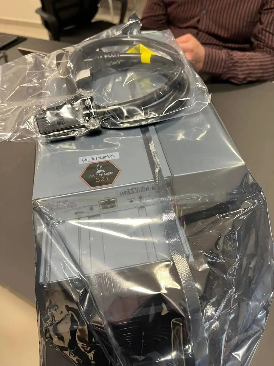 New Antminer S21 Pro 234T 3510W BTC Miner High-efficiency Bitcoin Mining Machine with SHA-256 Algorithm
New Antminer S21 Pro 234T 3510W BTC Miner High-efficiency Bitcoin Mining Machine with SHA-256 Algorithm