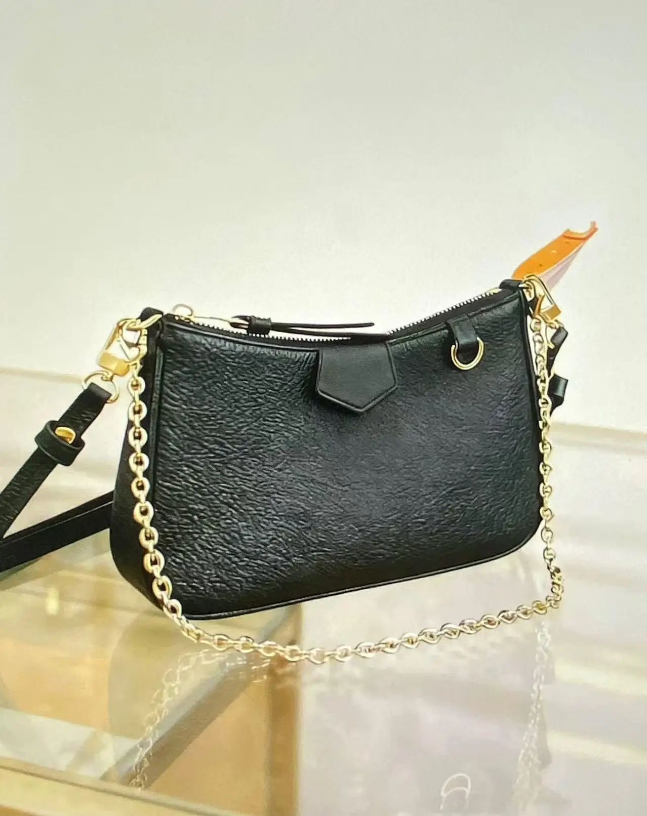 2025 New Fashion Women's Genuine Leather Clutch Classic Black Quality Chain Shoulder bag (Size: 19-11.5-3cm) PB1
2025 New Fashion Women's Genuine Leather Clutch Classic Black Quality Chain Shoulder bag (Size: 19-11.5-3cm) PB1