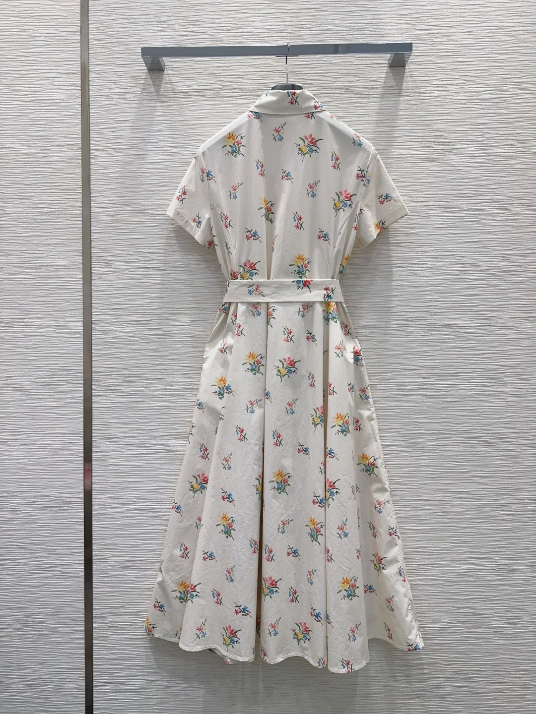 2026 Early Spring Designer Dress Ruffled sleeves with Belt velvet Mid-Length A-line Button Slimming Half-Sleeved
2026 Early Spring Designer Dress Ruffled sleeves with Belt velvet Mid-Length A-line Button Slimming Half-Sleeved