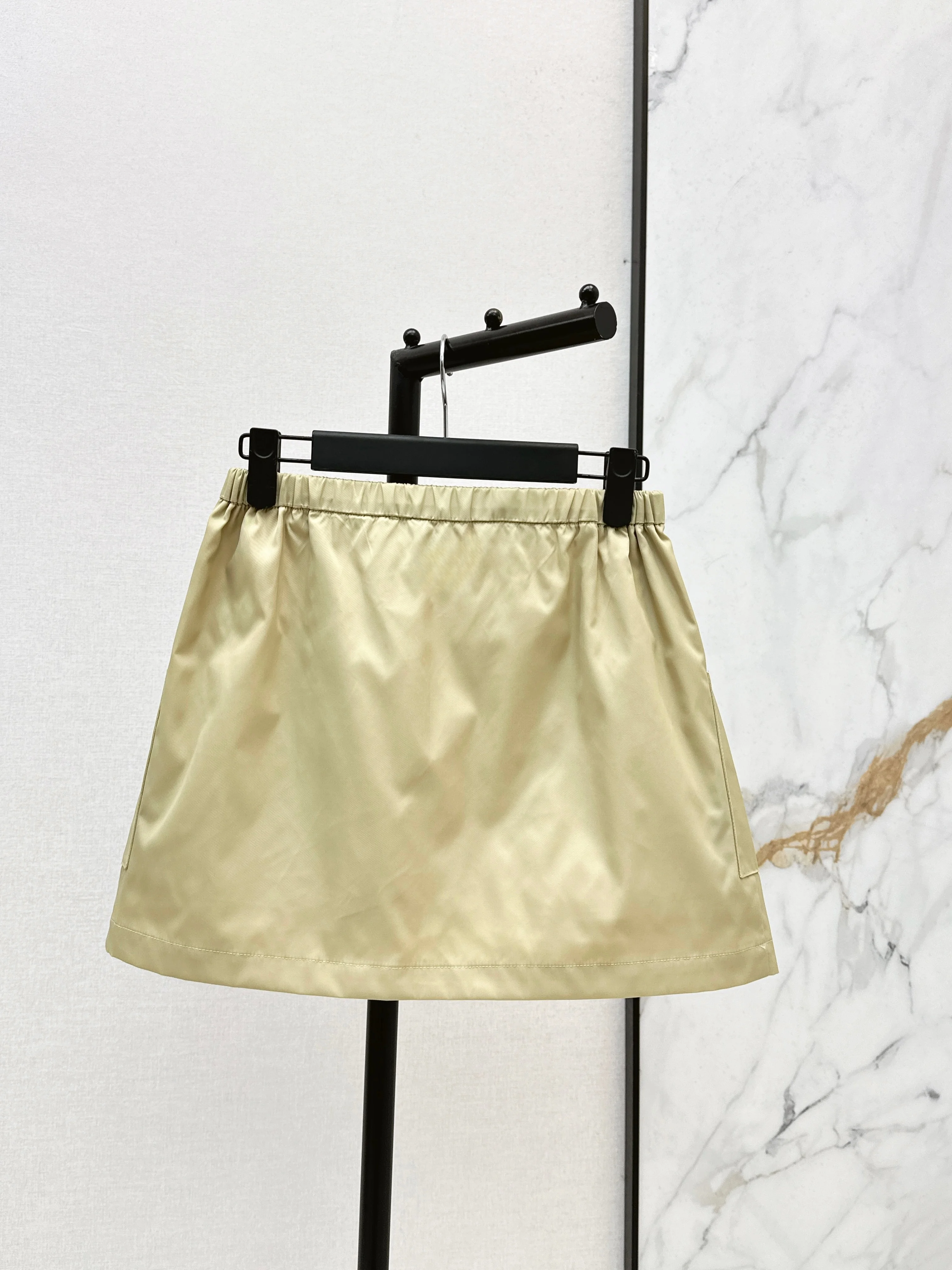 2026 Summer Women's Shiny Stretch Waist A-Line Mini Skirt ZX8850
2026 Summer Women's Shiny Stretch Waist A-Line Mini Skirt ZX8850